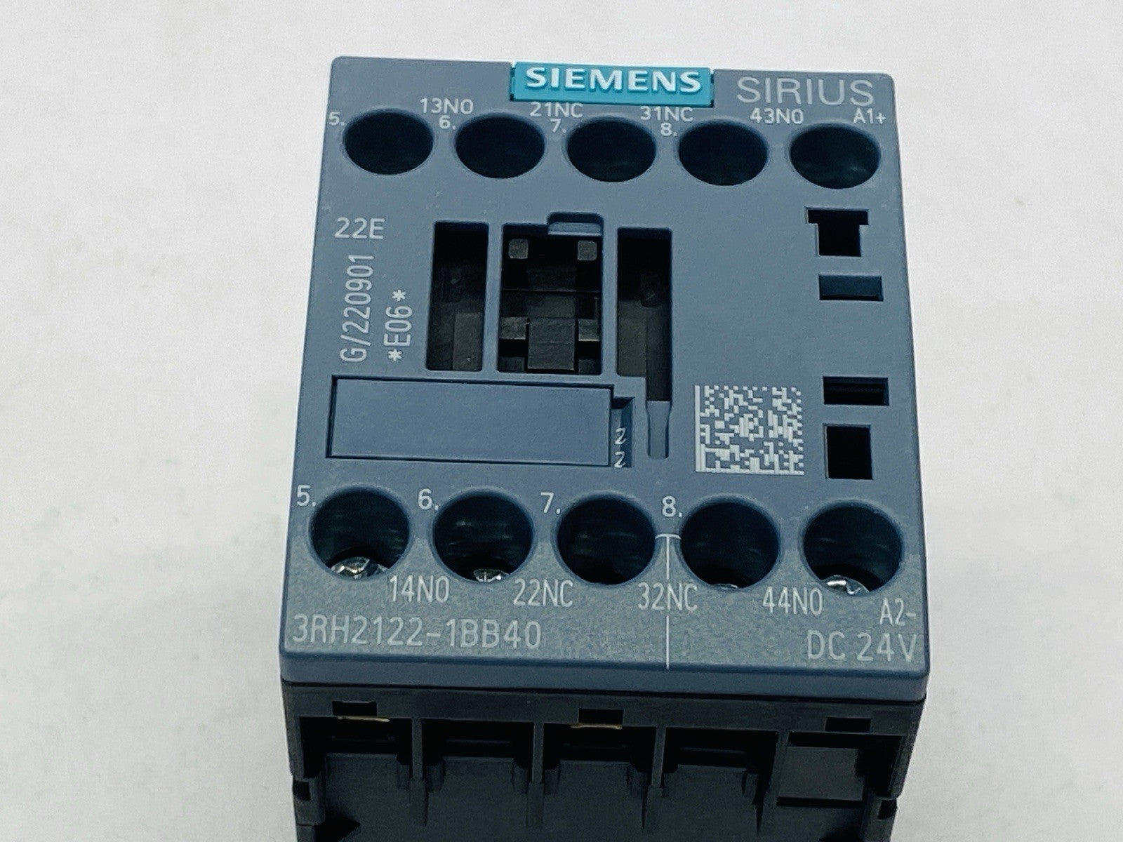 Siemens 3RH2122-1BB40 Contactor Relay 2 NO + 2 NC 24VDC - Maverick Industrial Sales
