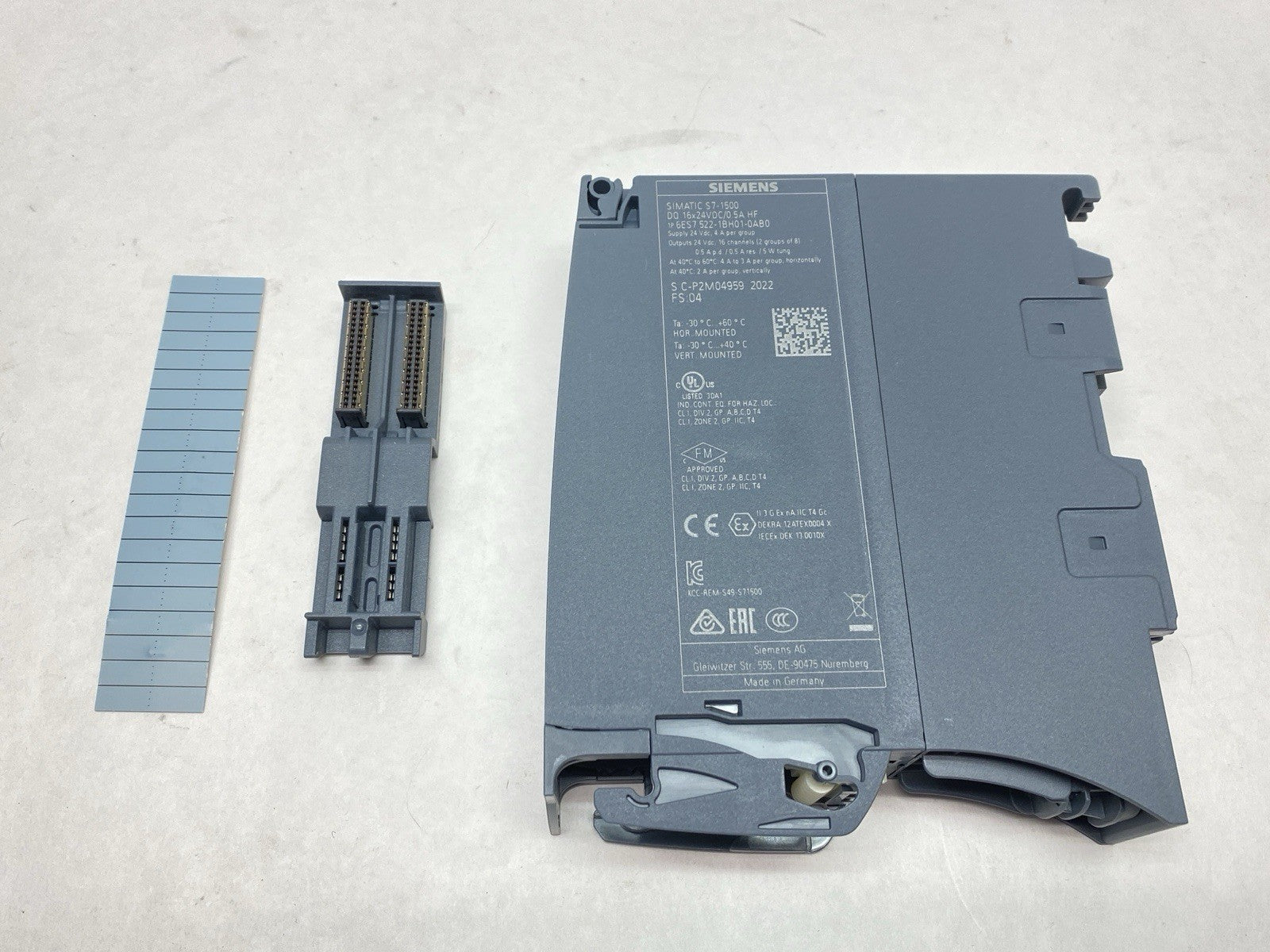 6ES7522-1BH01-0AB0 | Siemens Simatic S7-1500 Digital Output Module 24VDC - New – Open box - Maverick Industrial Sales