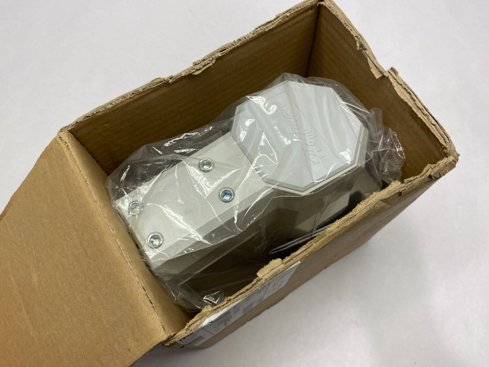 Hoffman CCS2WJHLG Compact Horizontal 2-Wall Joint Rotational White Aluminum - Maverick Industrial Sales