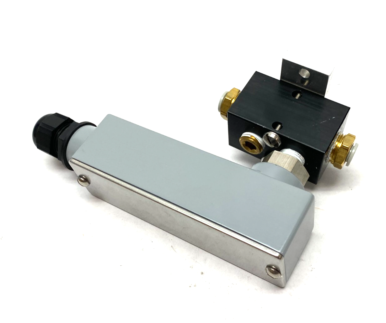 626-09-CB-P1-E5-S9 | Dwyer Industrial Pressure Transmitter w/ MRA-2DC Manifold - New – Open box - Maverick Industrial Sales