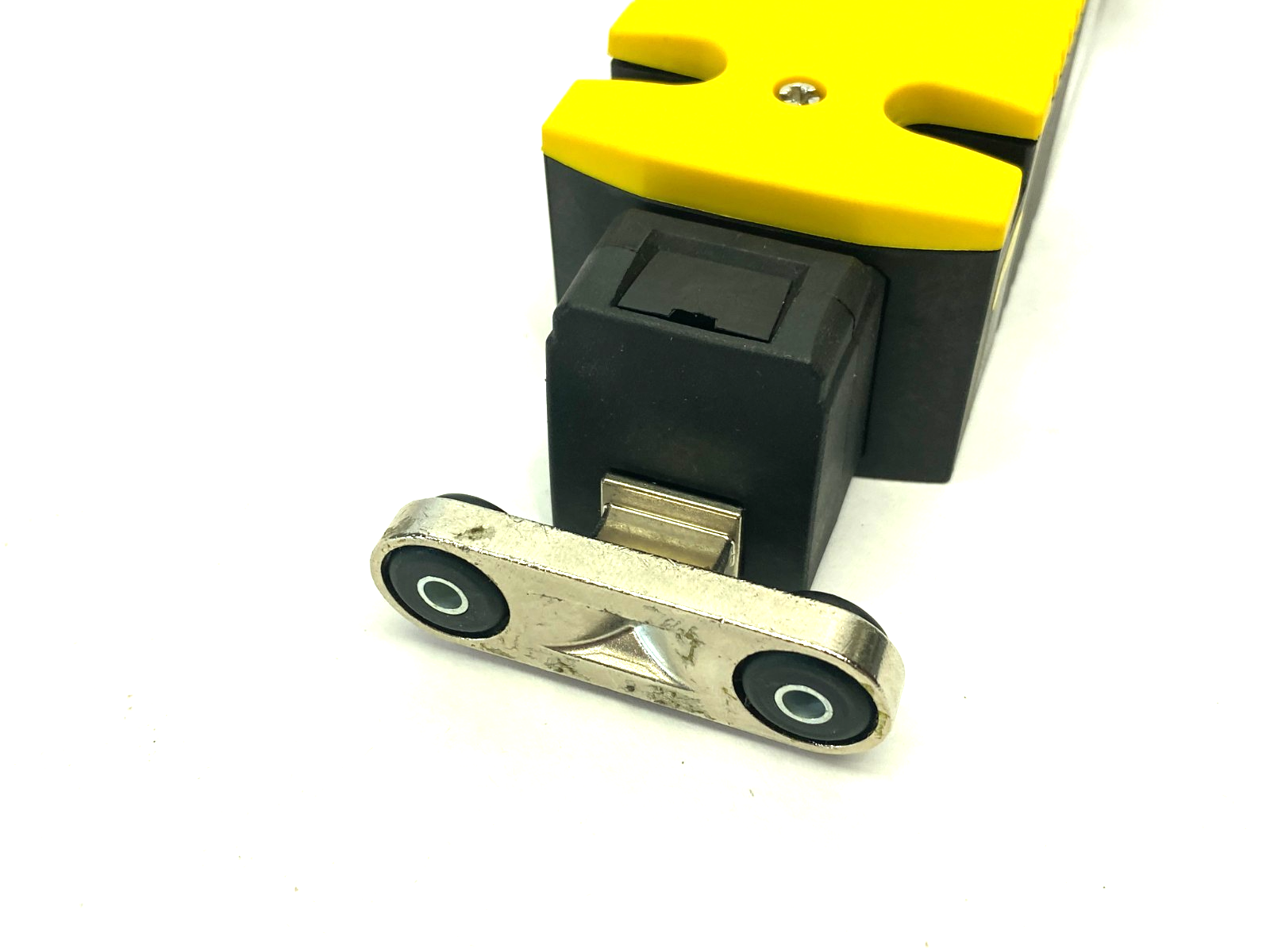Siemens 3SE5322-0SB21 Safety Position Switch, Magnetic Interlock w/ Key - Maverick Industrial Sales