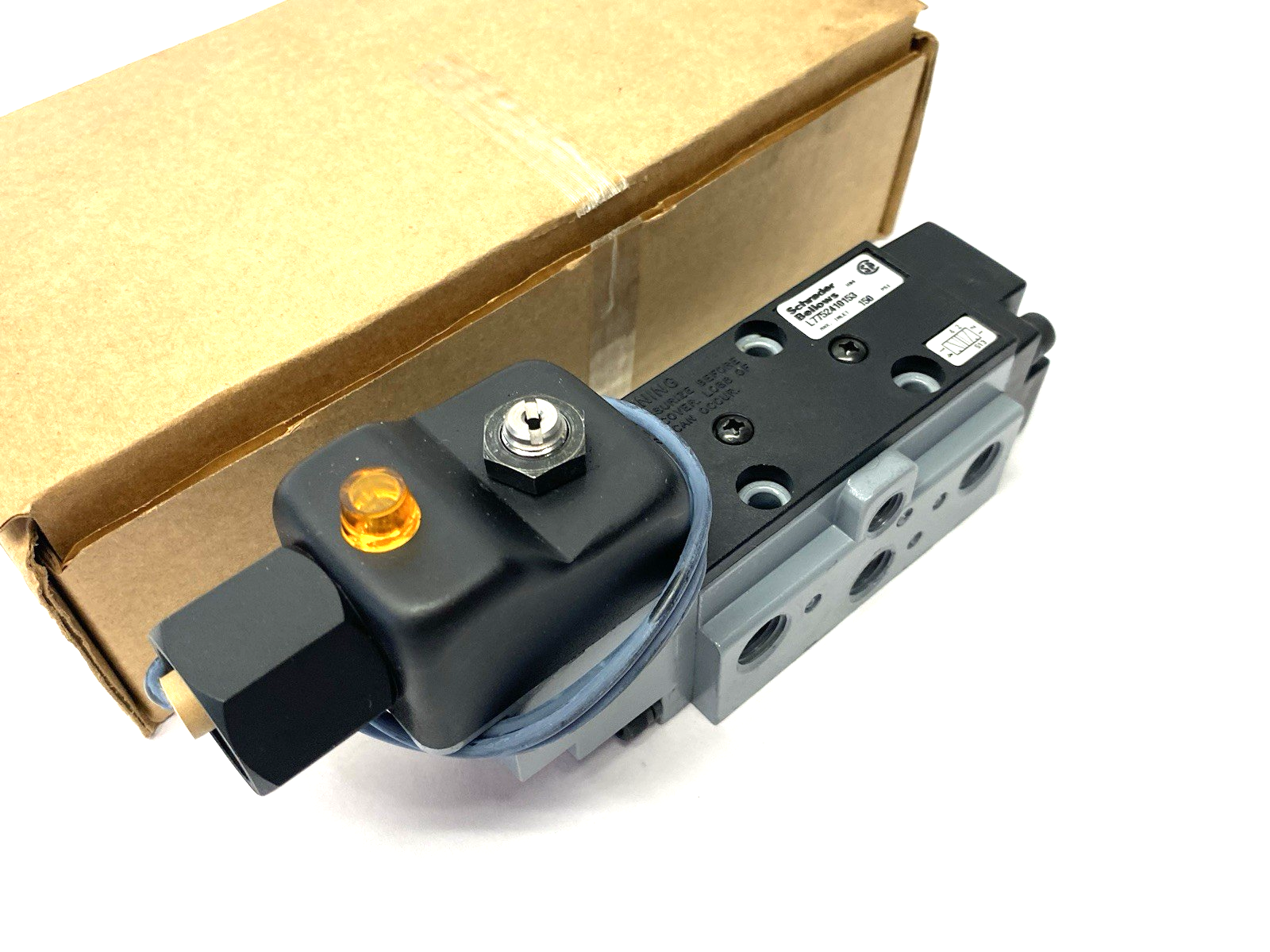 L7752410153 | Parker Schrader Bellows Valvair SprintTM Single Solenoid Valve DPP - New – Open box - Maverick Industrial Sales