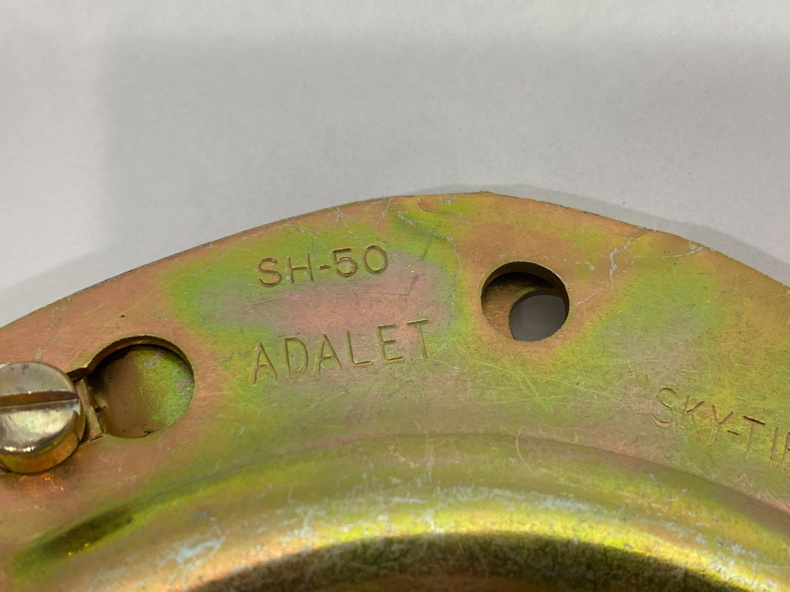 SH-50 | Adalet Sky Tie 1/2" to 3/4" Bus Drop Cable Clamp - New – Open box - Maverick Industrial Sales