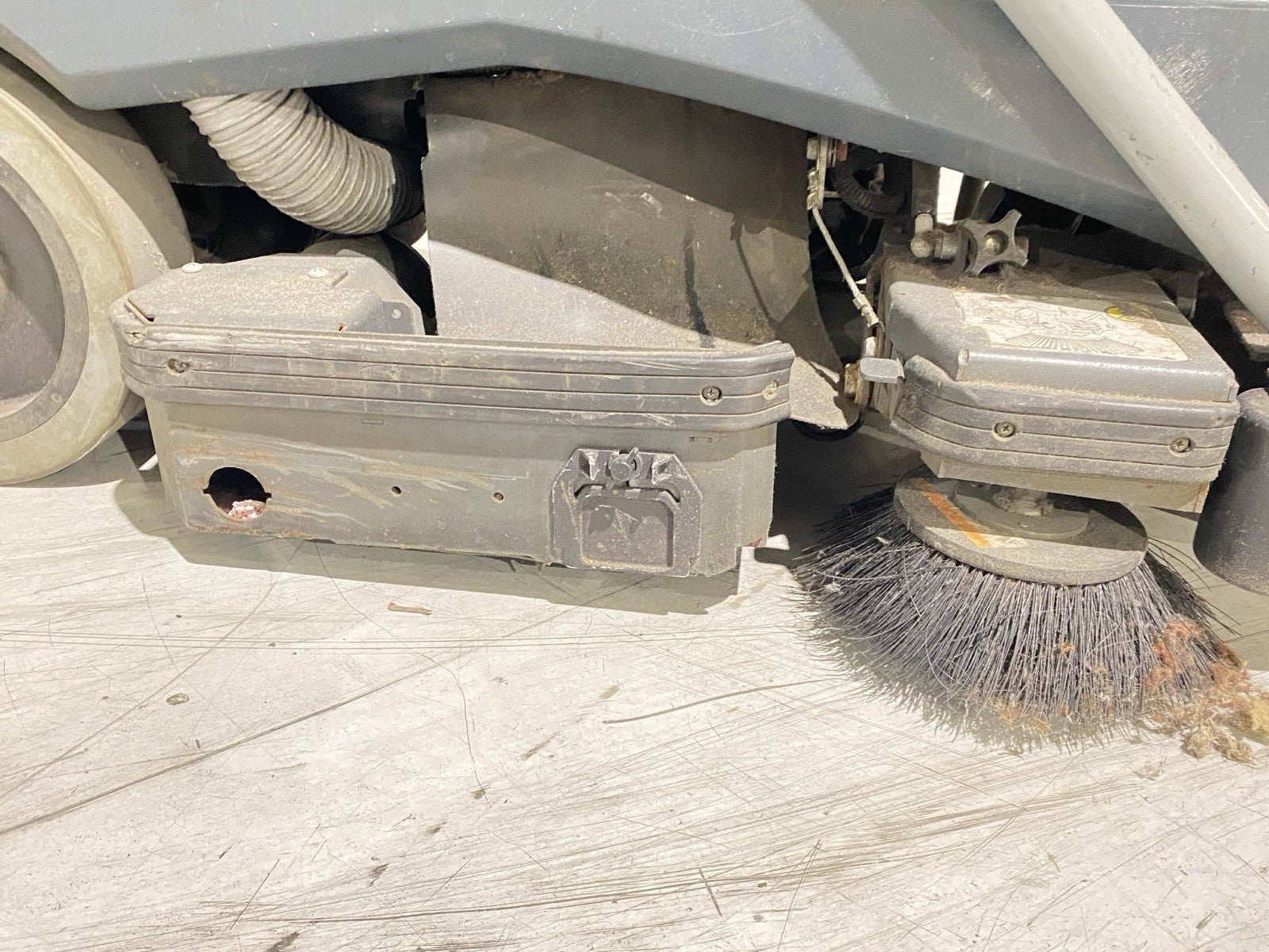 Nilfisk Advance 56602001 VACRIDE 3400-C Ride On Electric Sweeper NO BATTERY - Maverick Industrial Sales
