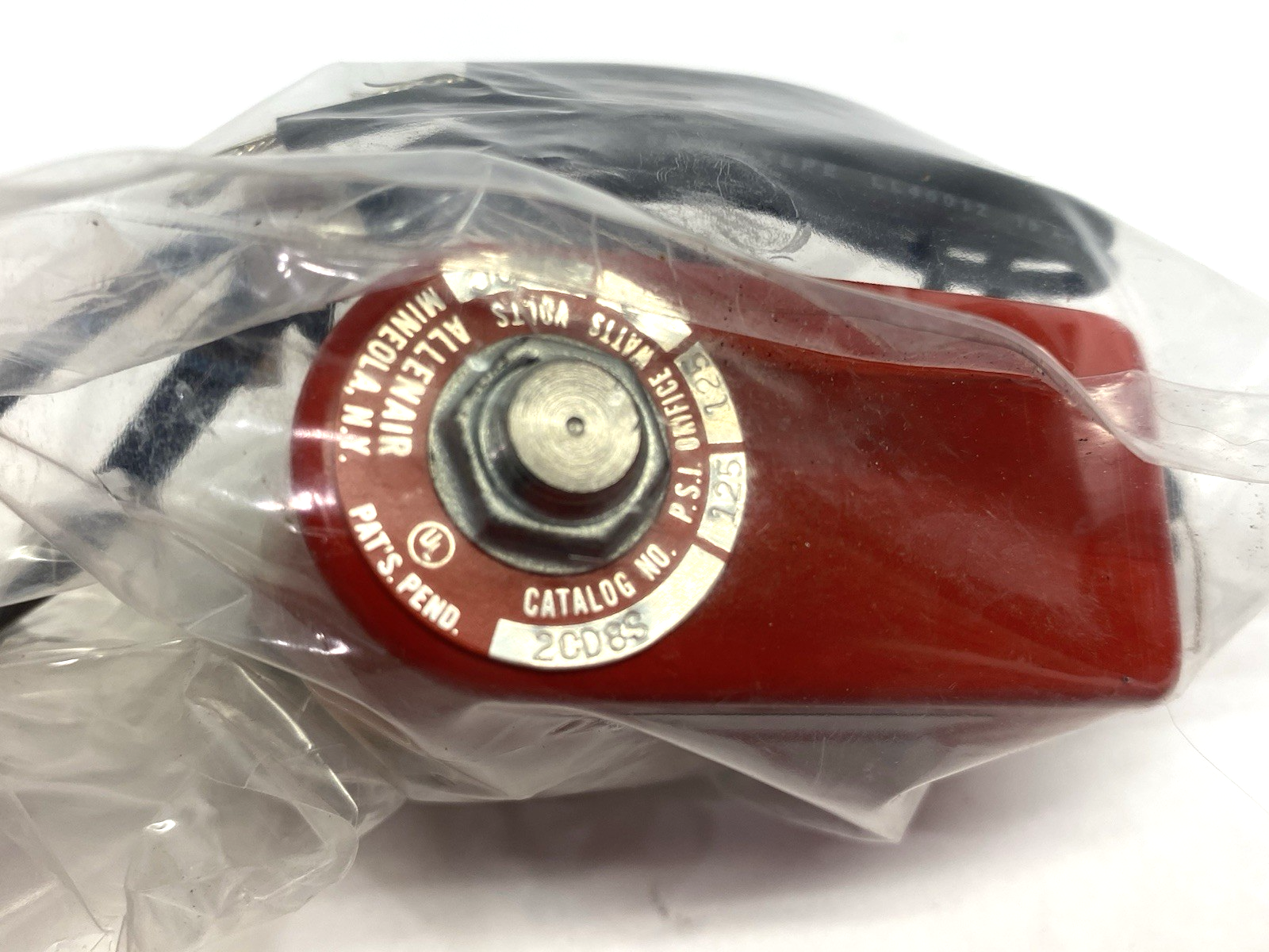 2CD8S | Allenair Direct Acting Solenoid Valve, 2-Way, Normally Closed, 24VDC - New – Open box - Maverick Industrial Sales