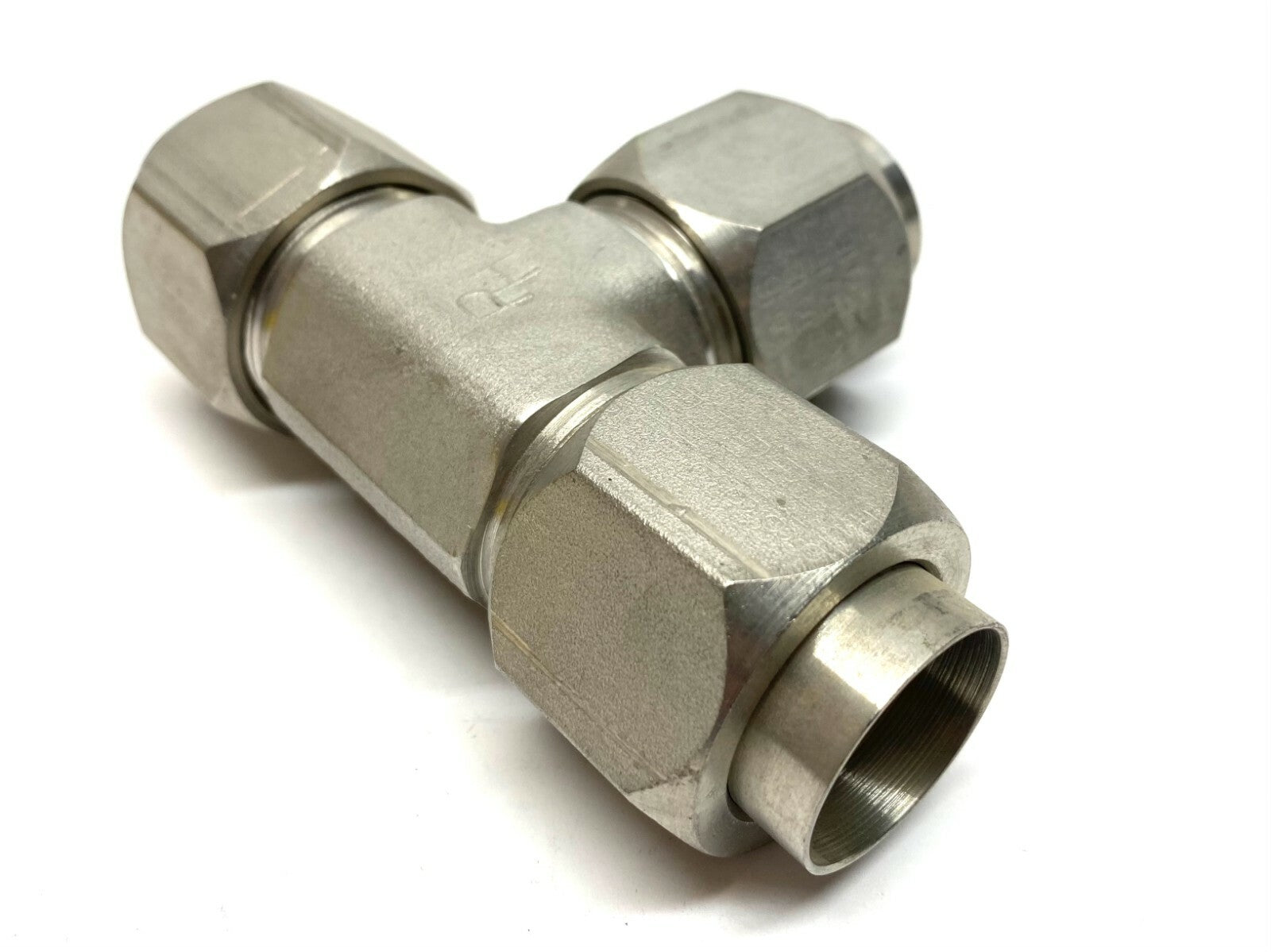 Parker 24 JBTX-SS Triple Lok 37 Degree Flare Tee w/ Nuts and Sleeves 1-1/2" OD - Maverick Industrial Sales