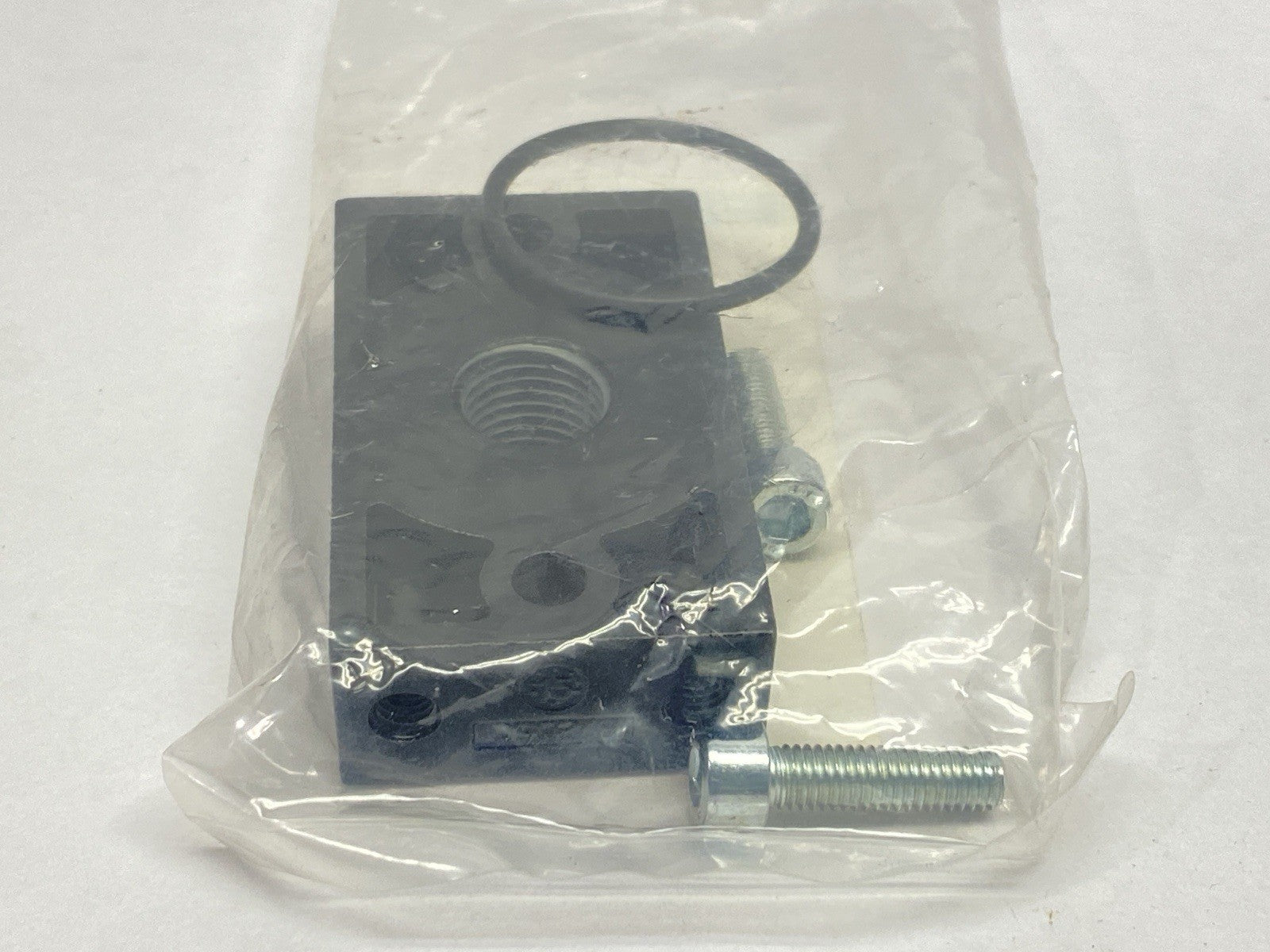 Festo PBL-1/4-D-MIDI-R Pneumatic Sub-Base 546533 - Maverick Industrial Sales