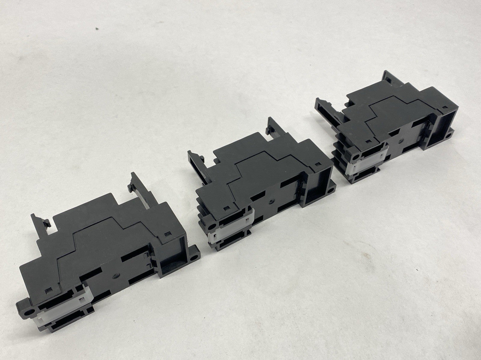 SF1V-6-07L | IDEC Relay Socket 6A 277VAC LOT OF 3 - Used - Maverick Industrial Sales