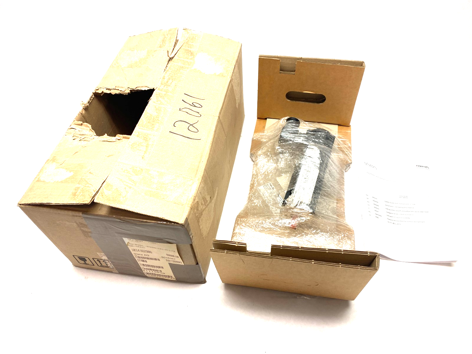 Bosch Rexroth R911308683 Synchronous Servo Motor MSK030C-0900-NN-M1-UG0-NNNN - Maverick Industrial Sales