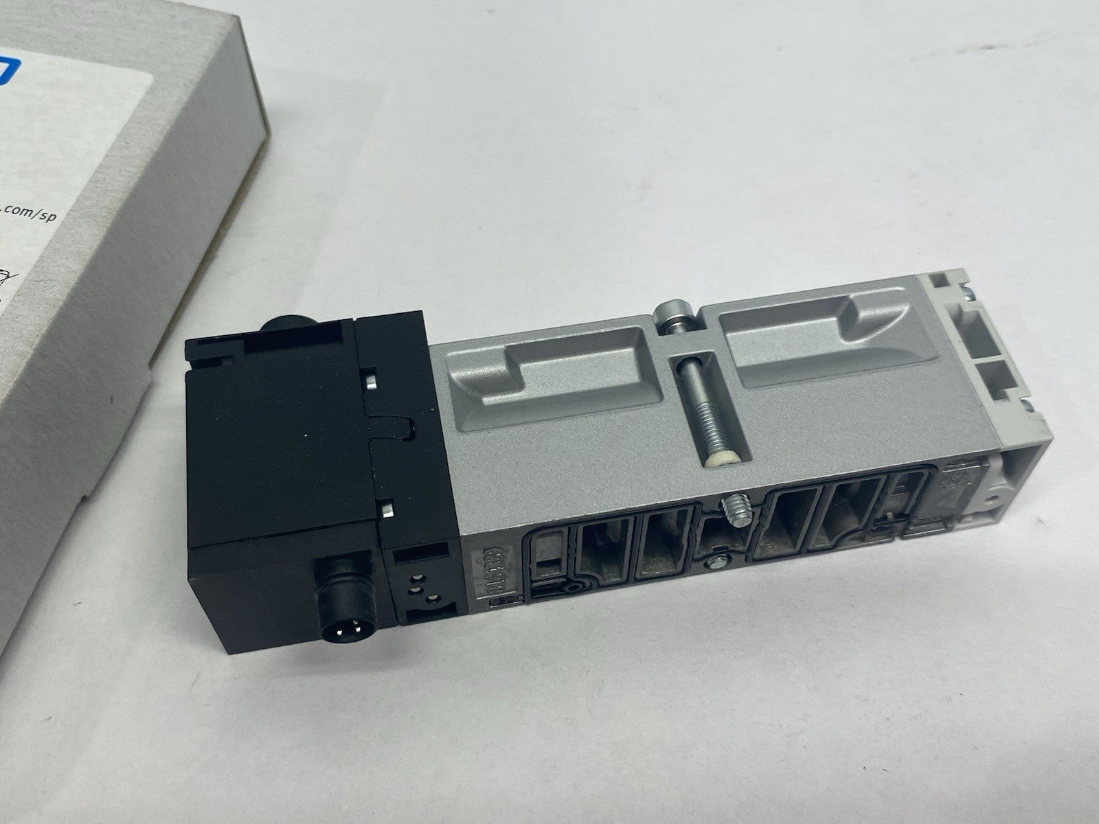VSVA-B-M52-MZD-A1-1T1L | Festo Pneumatic Solenoid Valve 5/2 Monostable 539159 - New – Open box - Maverick Industrial Sales