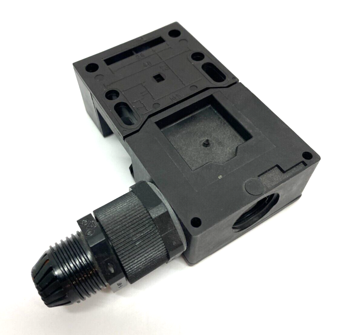 Schmersal AZ16-03zvrk-M20 Safety Interlock Switch Keyed Glass Fibre RIGHT EXIT - Maverick Industrial Sales