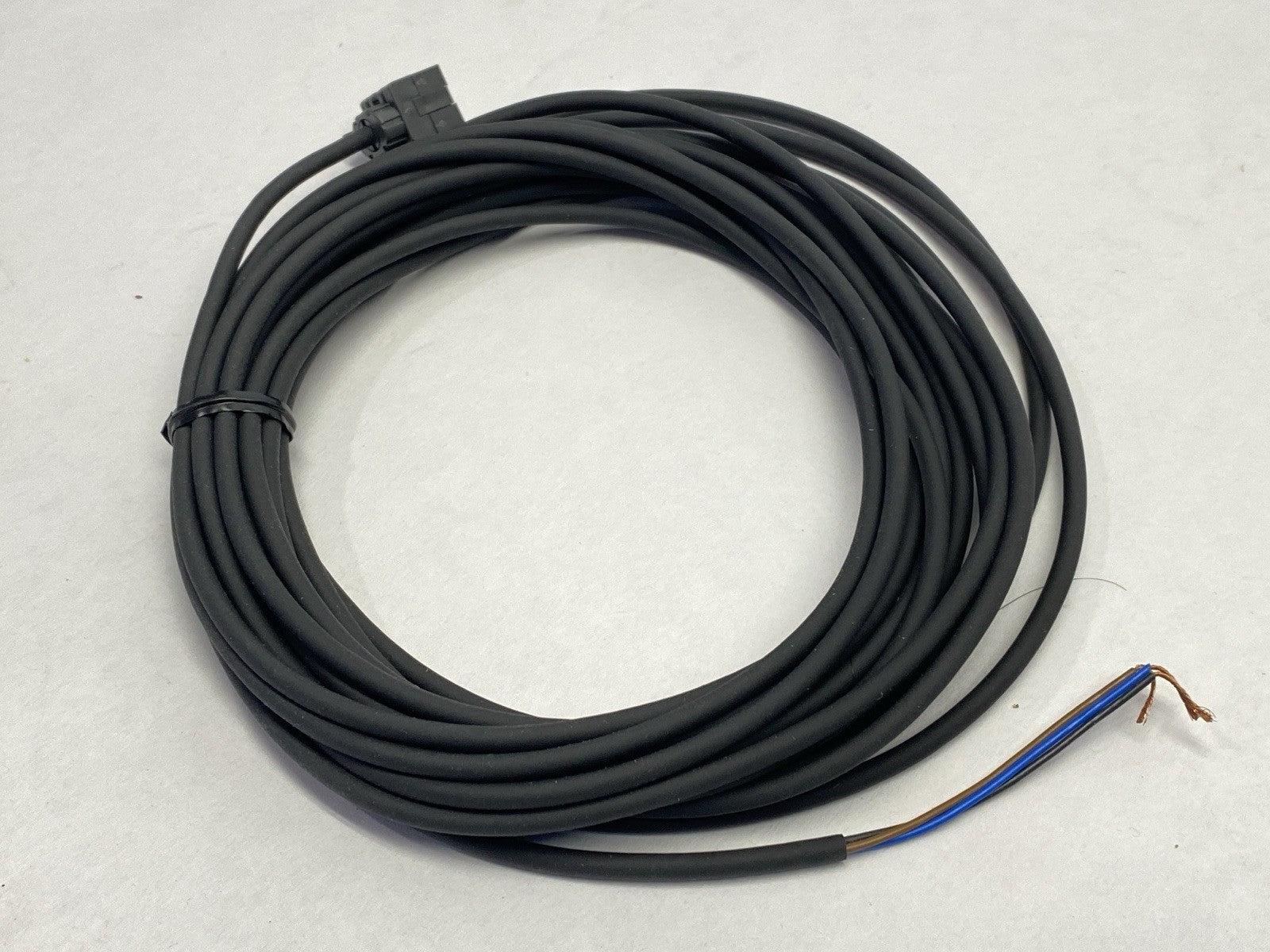 CN-73-C5 | SunX Sensor Quick-Connection Cable 5m - New – Open box - Maverick Industrial Sales