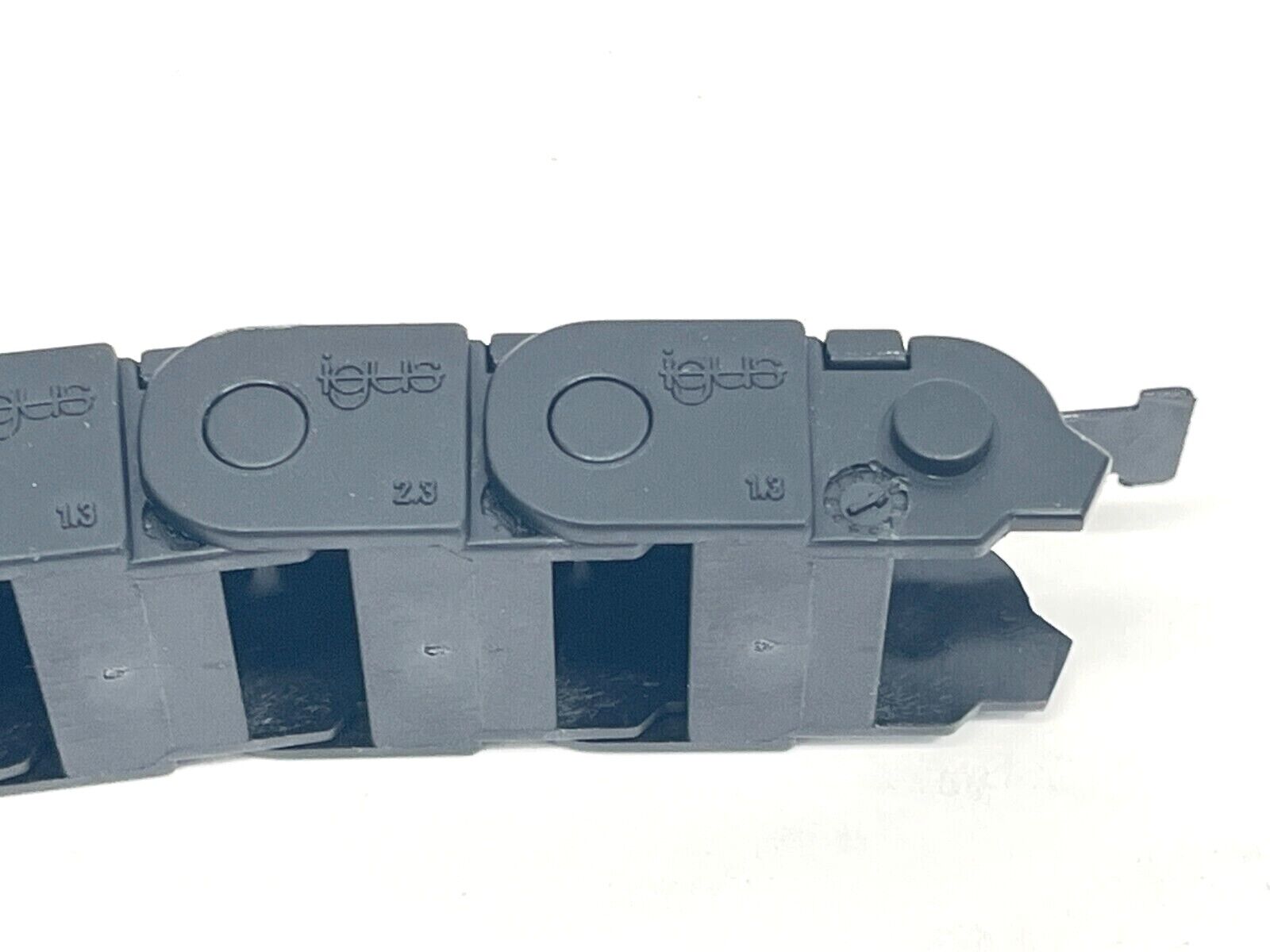 Igus 07-20-028-0 Cable Carrier 1.06" Width Length 73" 92 Links - Maverick Industrial Sales