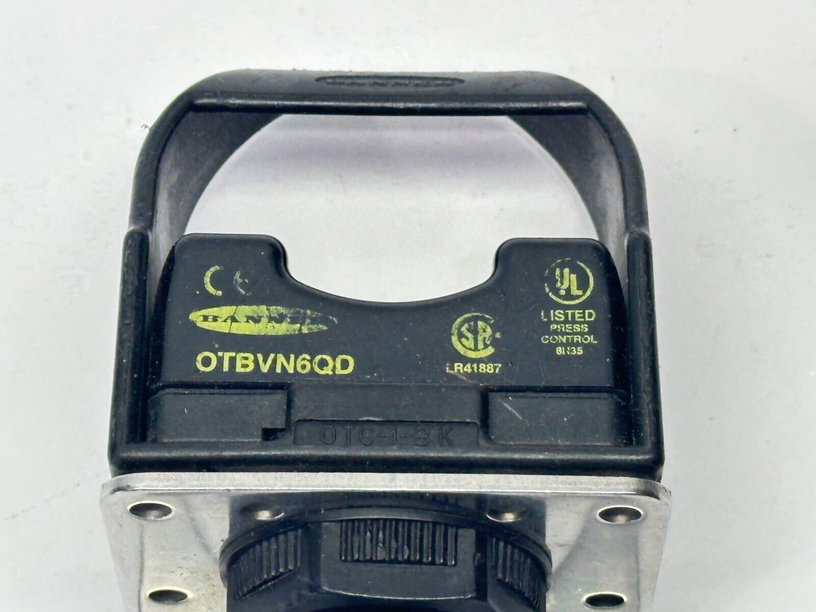 Banner OTBVP6QD OTB Optical Momentary Touch Button 10-30VDC 28590 w/ Bracket - Used - Maverick Industrial Sales