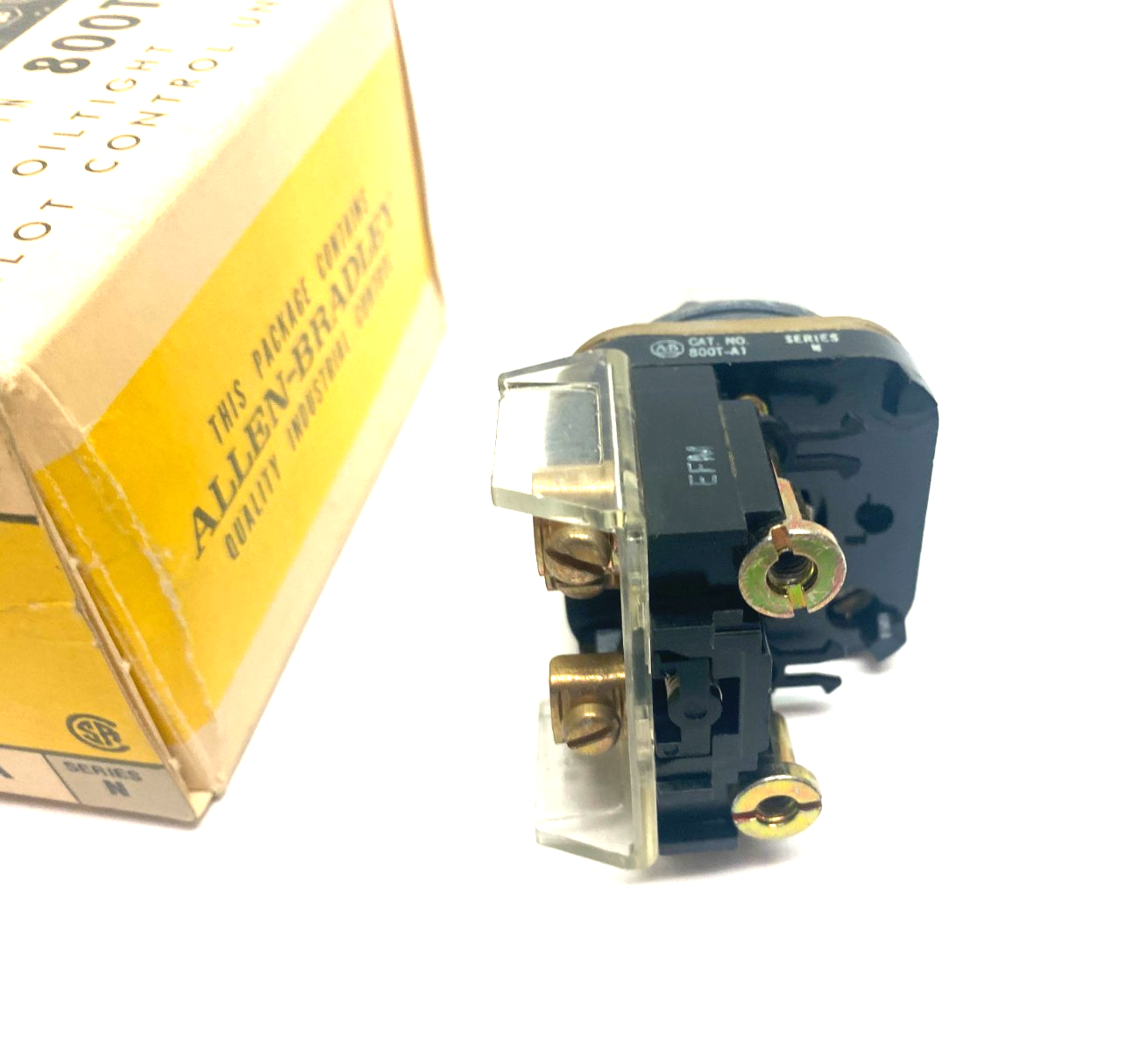Allen Bradley 800T-A1A Ser. N Flush-Head Momentary Pushbutton GREEN - Maverick Industrial Sales