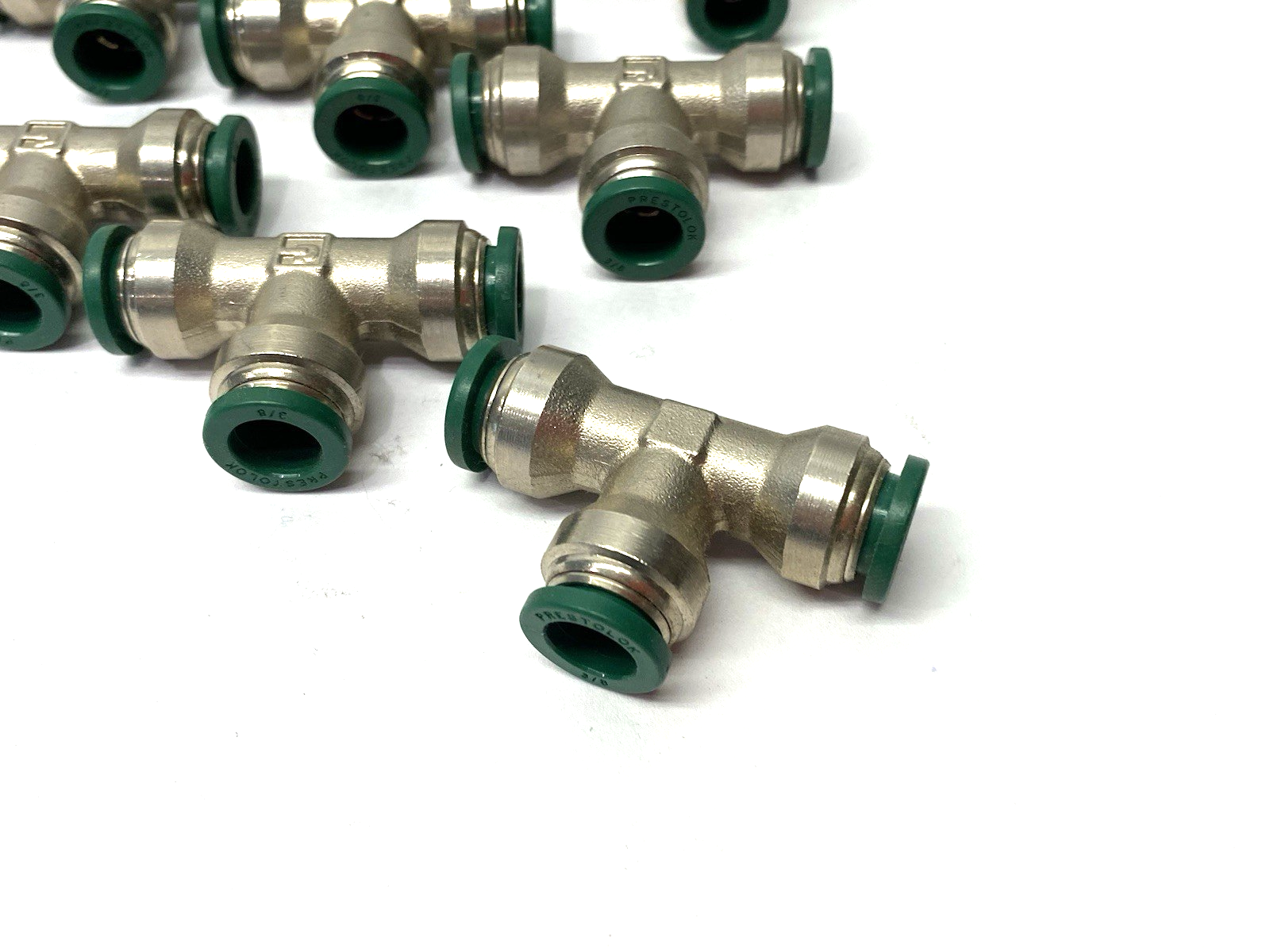 | Parker 164PLP-6 Push-to-Connect Union Tee Fitting 3/8" Tube OD LOT OF 12 - New – Open box - Maverick Industrial Sales