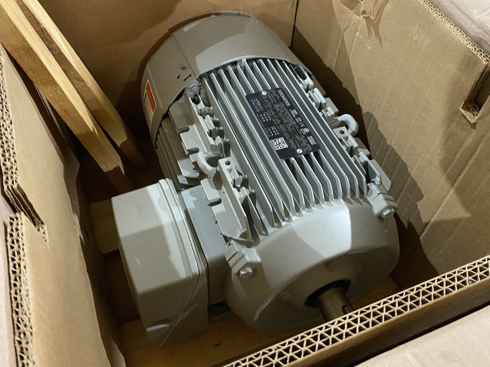 1LE21212AB214AA3 | Siemens 1LE2121-2AB21-4AA3 NEMA Premium® AC Motor 10HP Type GP100A 3-Phase - New – Open box - Maverick Industrial Sales