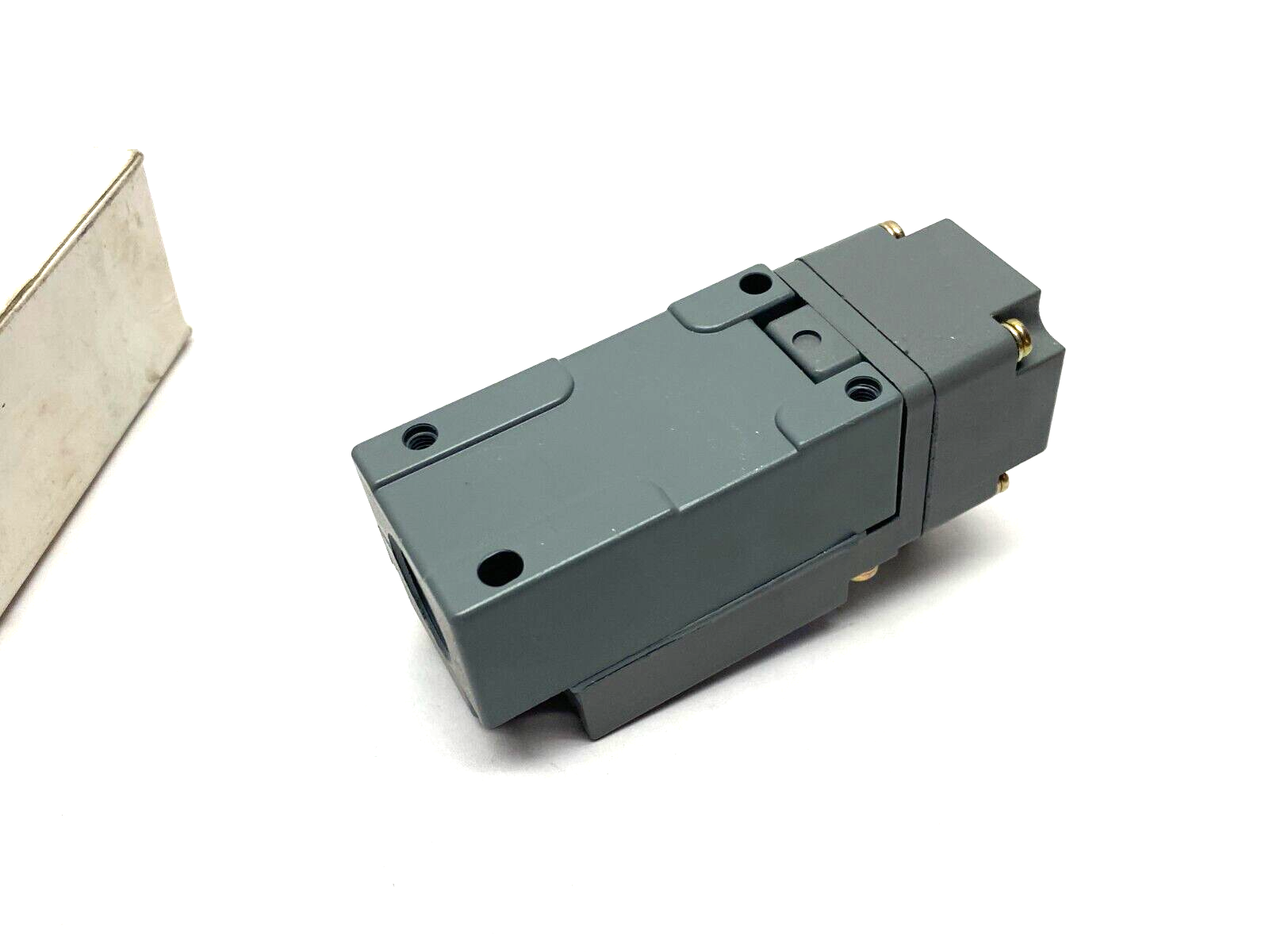 E50AS1 | Eaton Cutler-Hammer Plunger Limit Switch Surface Mount NEMA Heavy Duty - New – Open box - Maverick Industrial Sales