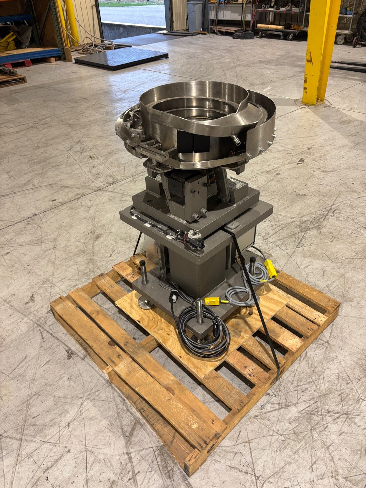 22206 | Fortville Custom Vibratory Bowl Feeder, , (2) REOVIB MFS 268 Controls, 24" - Used - Maverick Industrial Sales