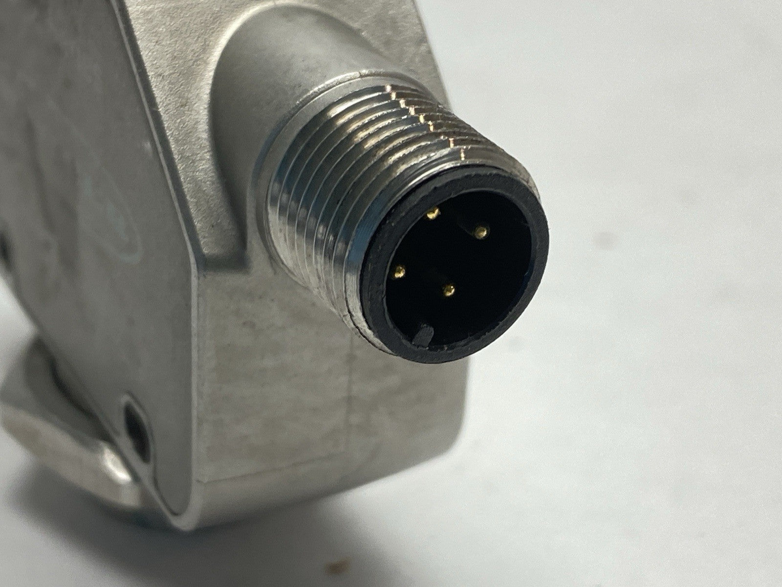 Q4XTKLAF600-Q8 | Banner Q4X Series All Purpose Photoelectric Sensor 10-30VD 801918 - For parts or not working - Maverick Industrial Sales
