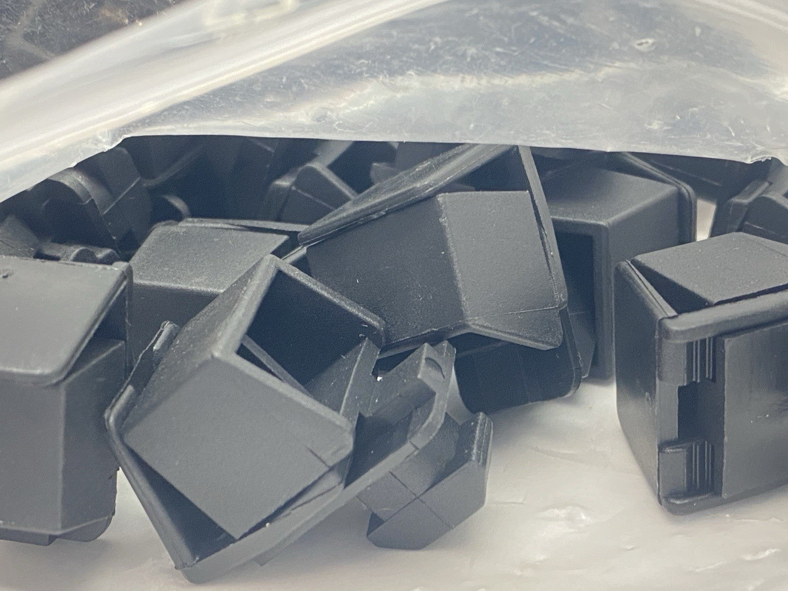 671049 | TSLOTS Clip Block Black Nylon LOT OF 200 - New – Open box - Maverick Industrial Sales