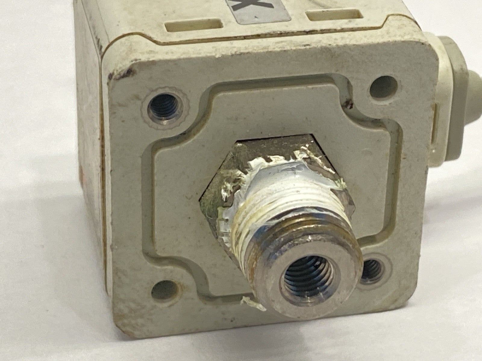 ISE40A-N01-Y-P | SMC Digital Pressure Switch 12-24VDC - For parts or not working - Maverick Industrial Sales
