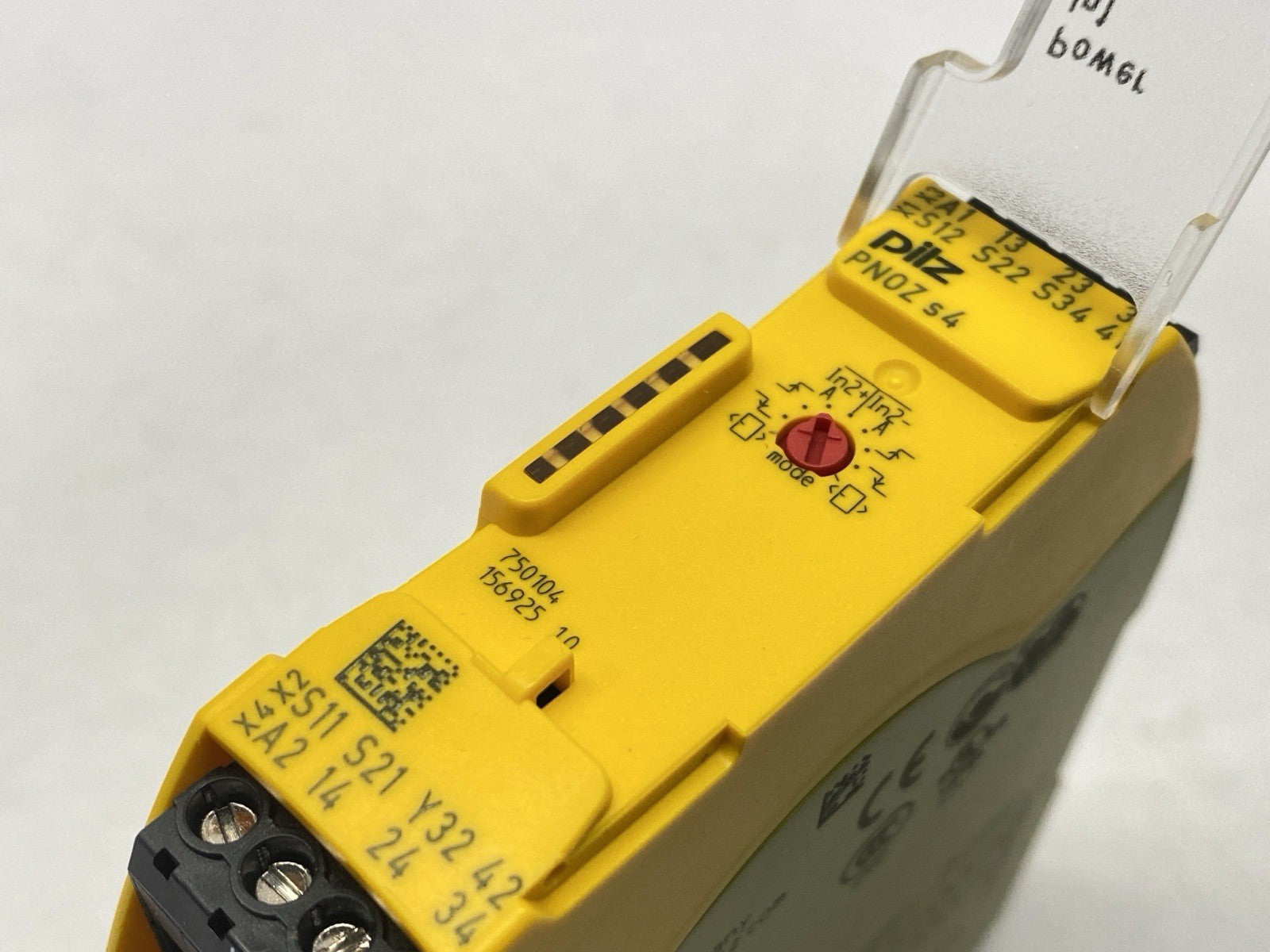 PNOZ s4 24VDC 3n/o 1n/c,750104 | Pilz PNOZ s4 24VDC 3n/o 1n/c Standalone Sigma Safety Relay 750104 - Used - Maverick Industrial Sales