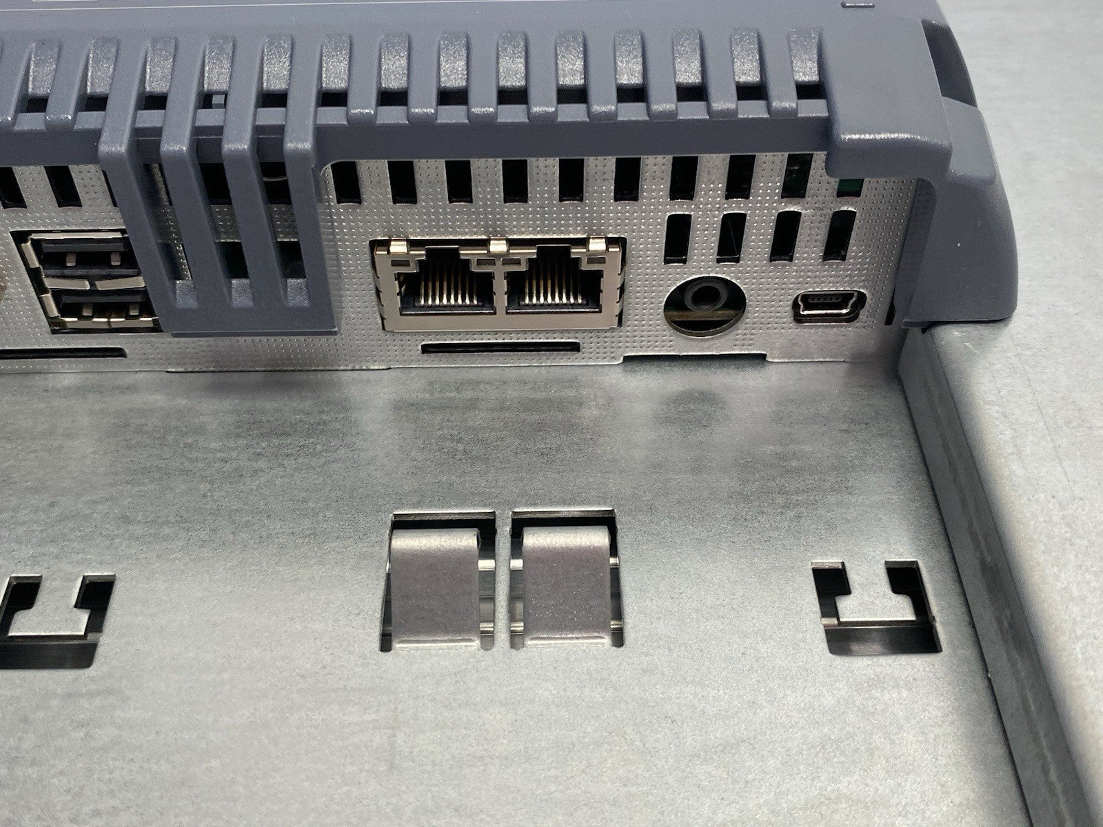 6AV2124-0MC01-0AX0 | Siemens SIMATIC HMI TP1200 Comfort Panel, Touch Op. 12" TFT - Used - Maverick Industrial Sales