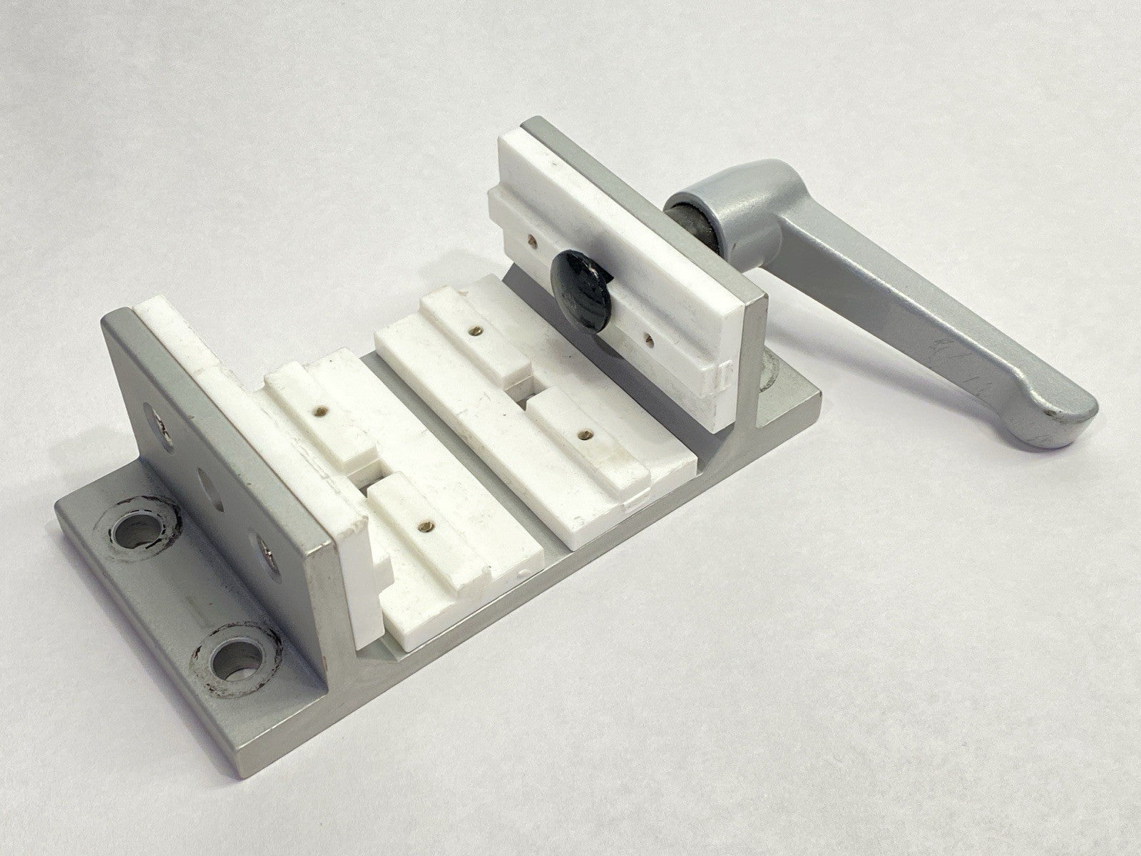 6833 | 80/20 Double Flange Short High-Cycle Linear Bearing 4-Slot w/ 6800 Brake - Used - Maverick Industrial Sales