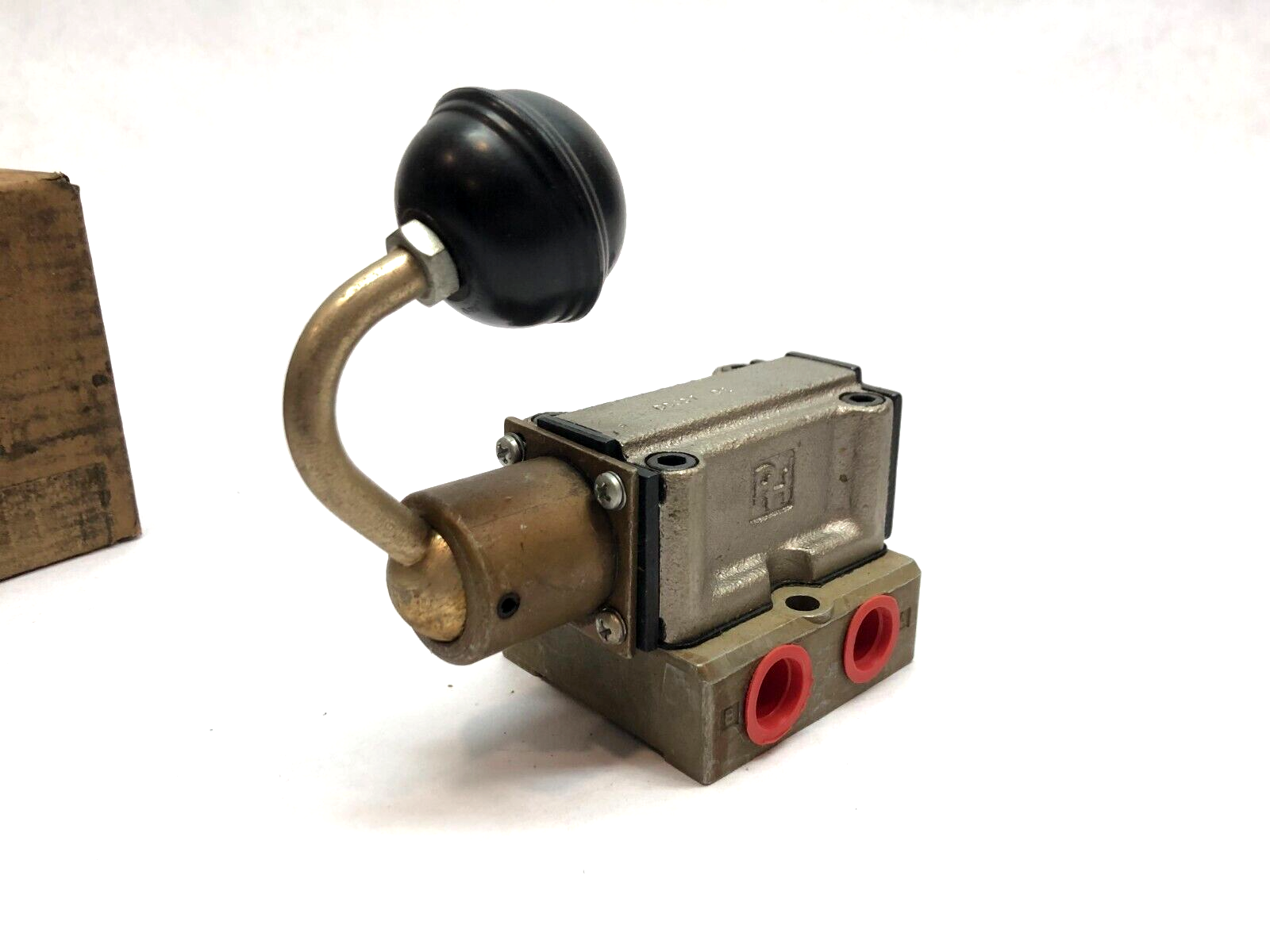 Parker Hannifin CC537 CE Hand Operated Manual Control Valve - Maverick Industrial Sales