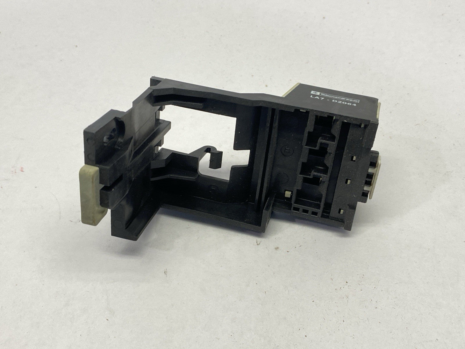Telemecanique LA7D2064 TeSys Deca Terminal BLock Adapter - Maverick Industrial Sales