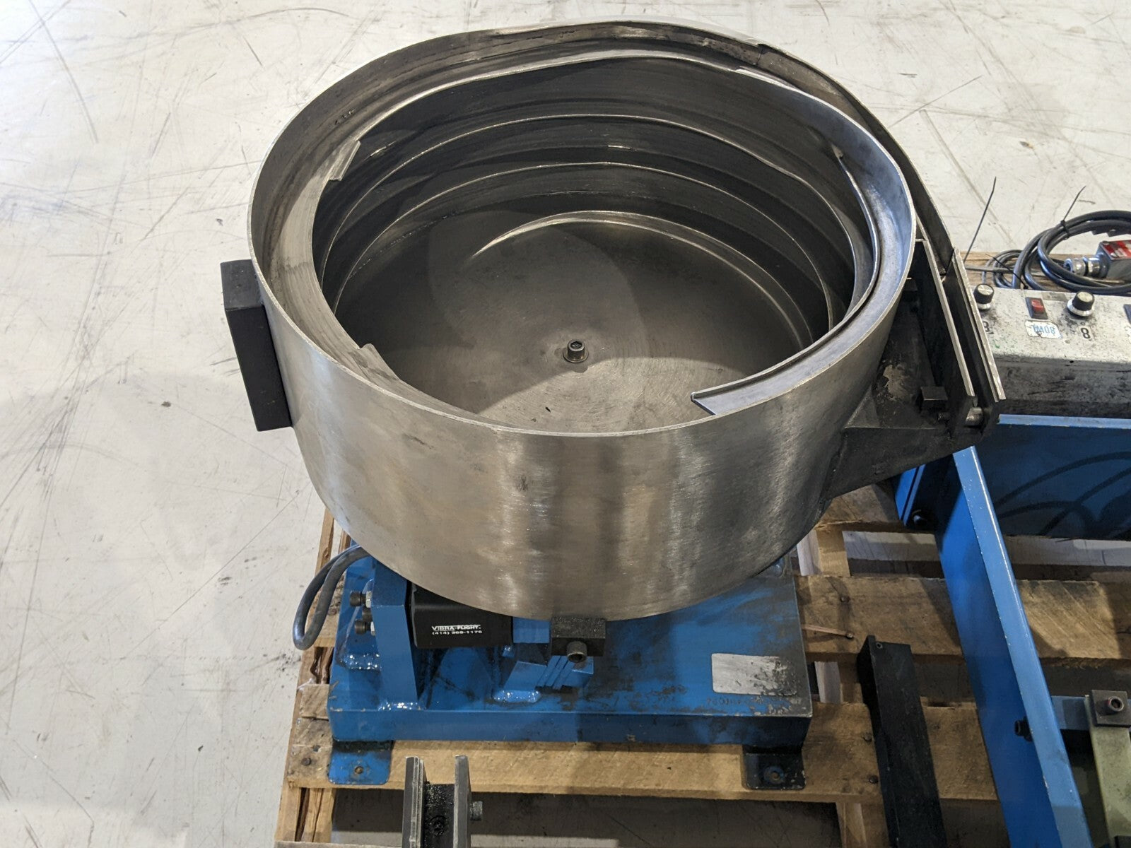 Vibra-Flight 76018 Vibratory Feeder System w/ Bowl, Inline, Hopper, FC-102 Plus - Maverick Industrial Sales