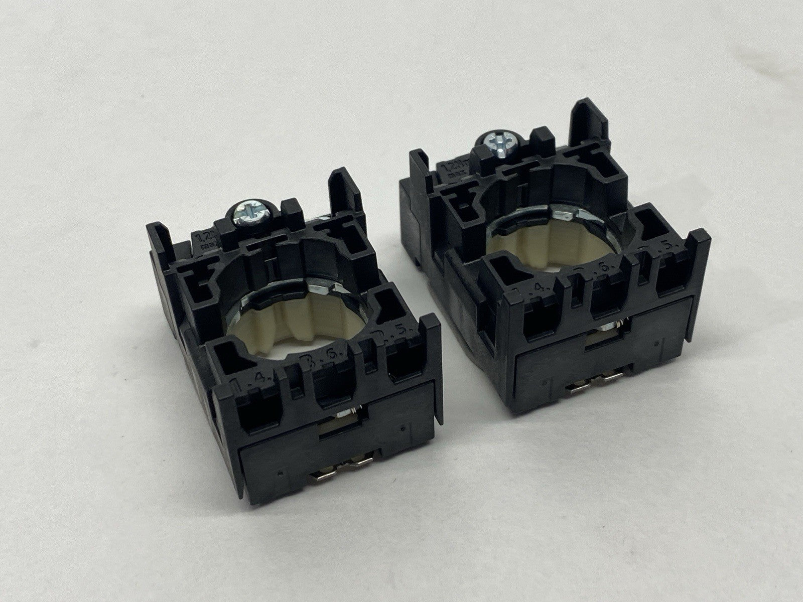 Siemens 3SU15000AA100AA0 3-Way Module Holder LOT OF 2 - Maverick Industrial Sales