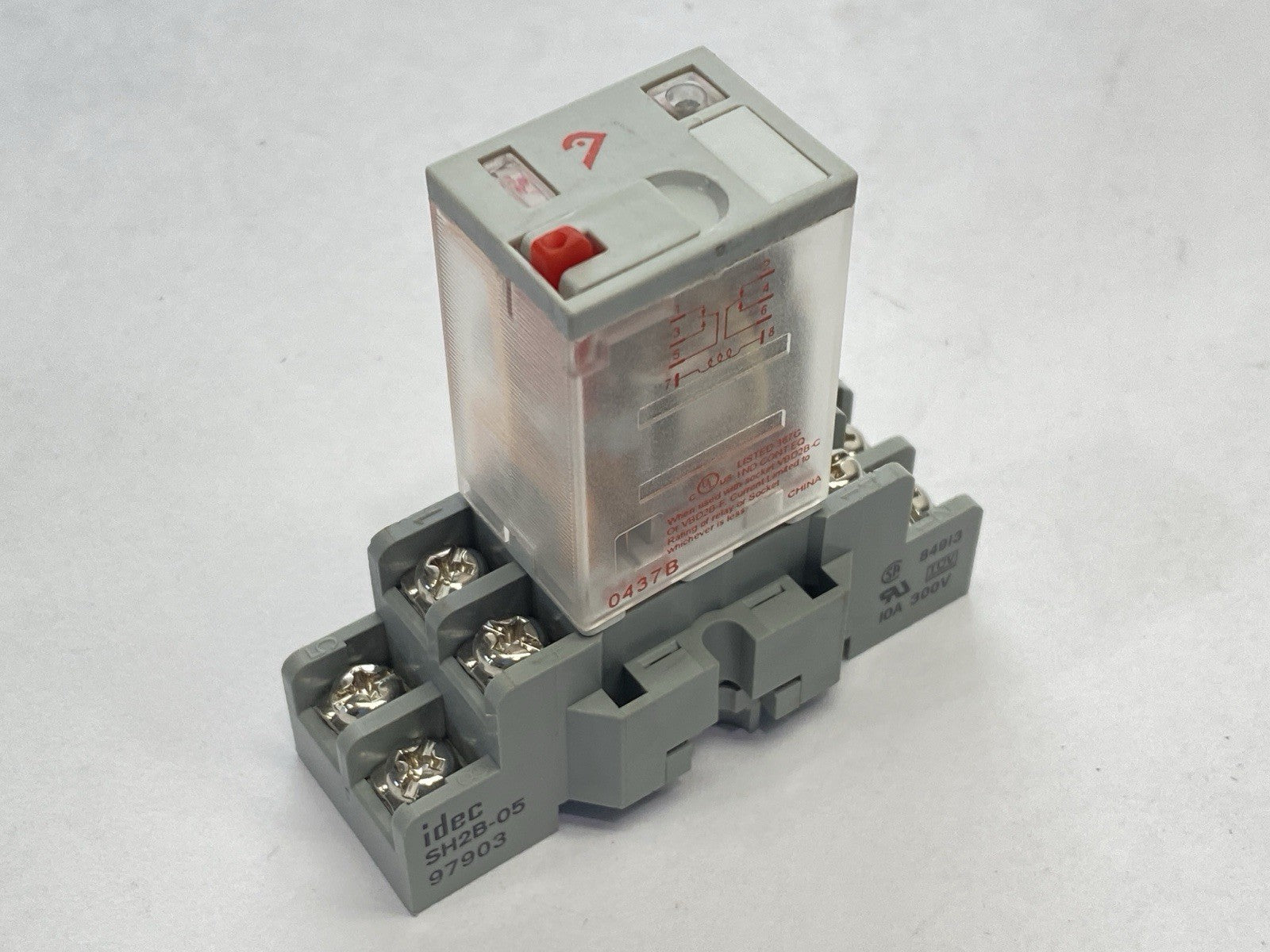 Veris VMD2BF24D Relay w/ IDEC SH2B-05 Relay Base 97903 - Maverick Industrial Sales