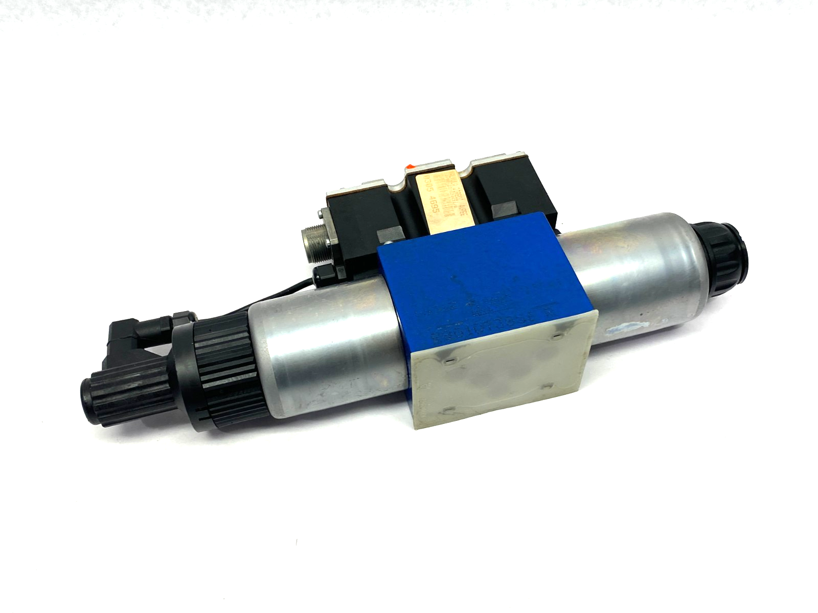 Bosch Rexroth R900927235 Proportion. Directional Valve 4WREE10V50-2X/G24K31/A1V - Maverick Industrial Sales