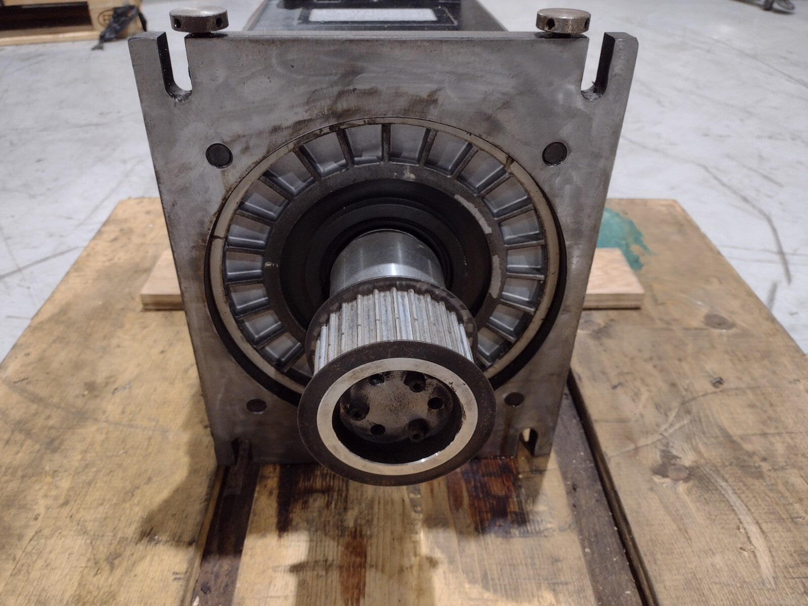 Fanuc A06B-0826-B190#3000 AC Servo Spindle Motor 5.5kW αP12 134-220V / 200-230V - Maverick Industrial Sales