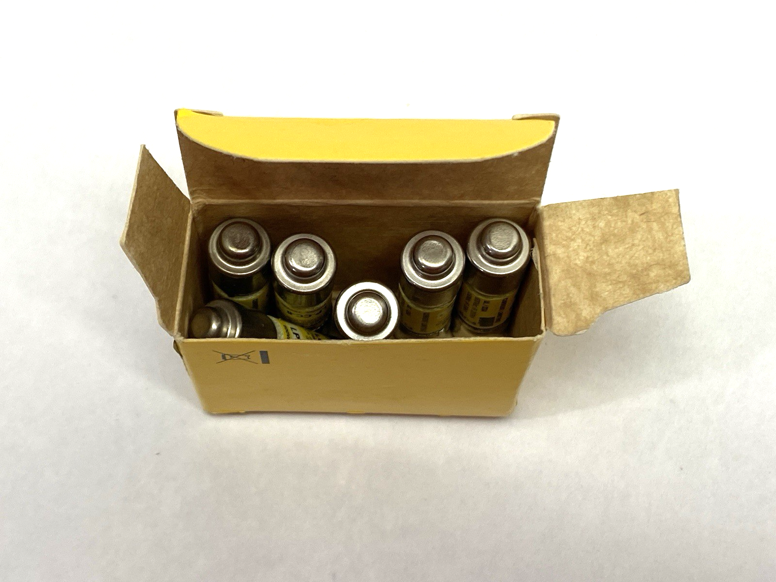 LP-CC-8 | Eaton Bussmann Time Delay Dual Element Fuse 600VAC 150VDC 8A BOX OF 6 - New – Open box - Maverick Industrial Sales