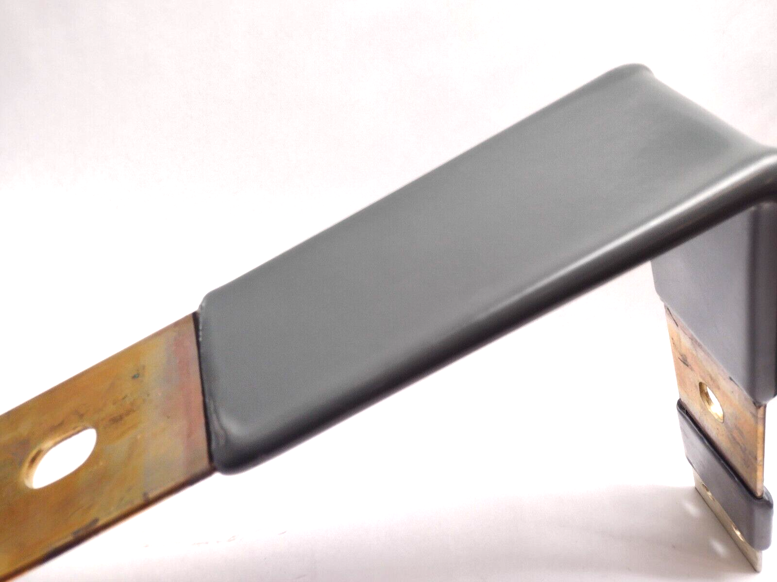 Powel 41417PBDF10575 Conductor Bar 90 Vert 0.25 X 4.00 Cracked Insulator - Maverick Industrial Sales