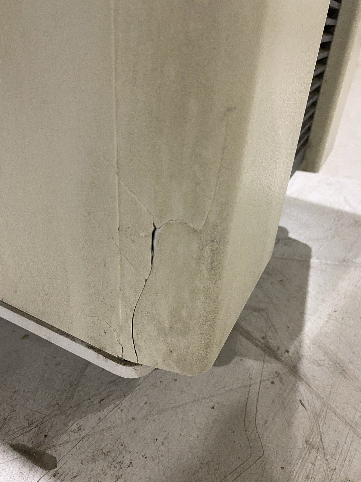 CTI Cryogenics 8135901G001 9600 Series Compressor 380-460V 3Ph Cracked Casing - Maverick Industrial Sales