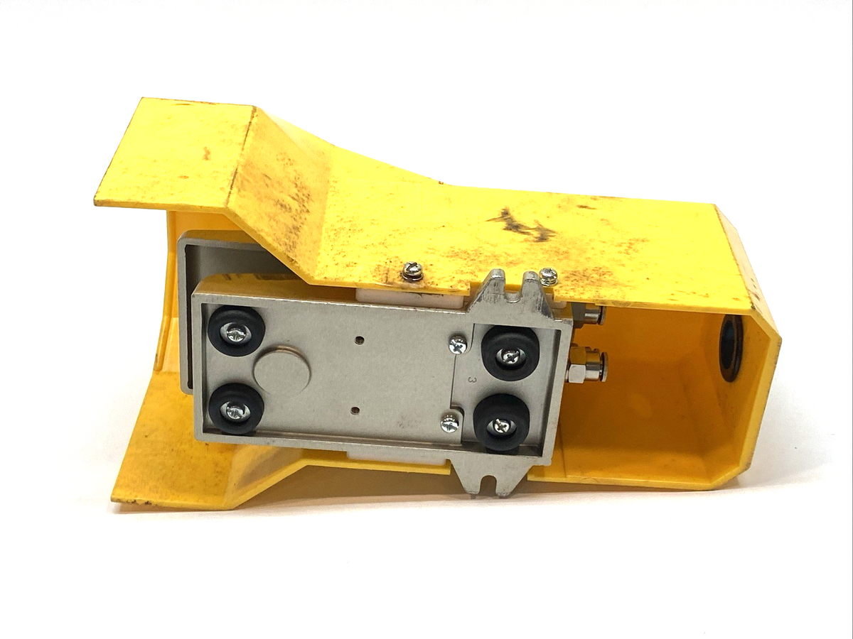 AirTAC 4F210-08F Pneumatic Foot Pedal Valve 0-1.0MPa - Maverick Industrial Sales