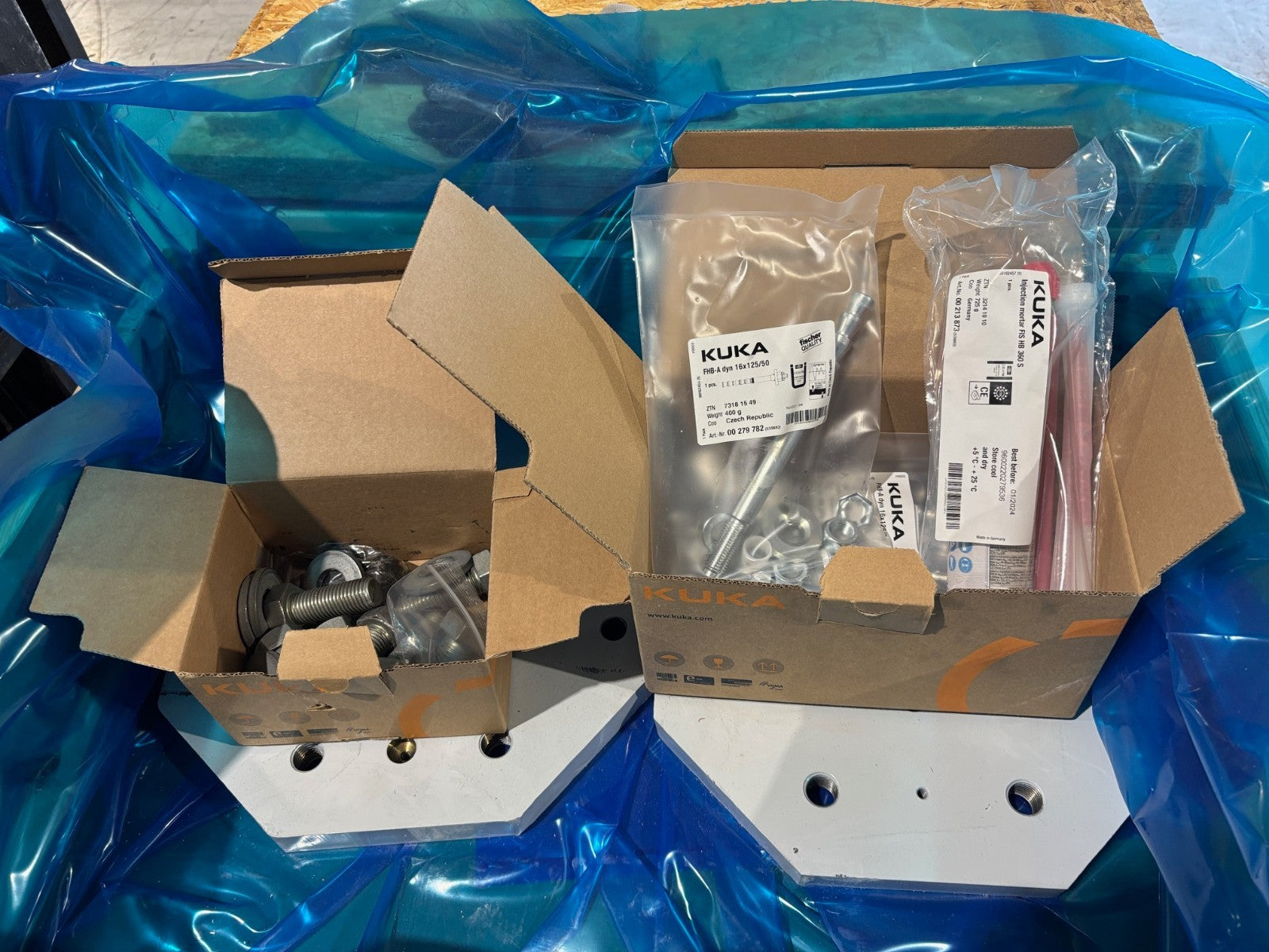 Kuka 00-327-118 Quantec Series Mounting Base Plate Pad Kit, KR Robot Mount - Maverick Industrial Sales