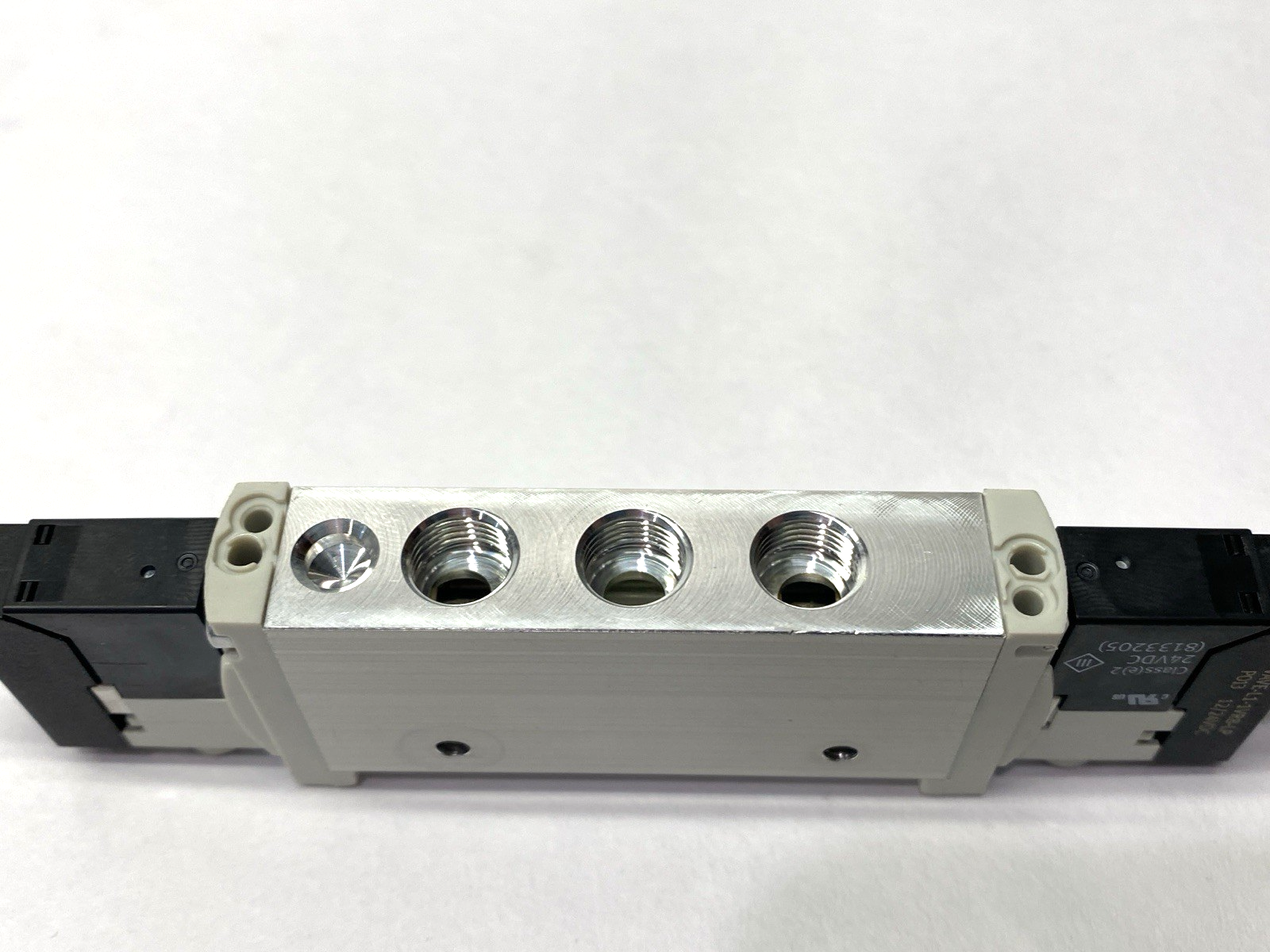 VUVG-L14-T32C-MT-G18-1P3, 574368 | Festo VUVG-L14-T32C-MT-G18-1P3 Solenoid Valve 2x3/2, Closed, Monostable 574368 - New Other - Maverick Industrial Sales