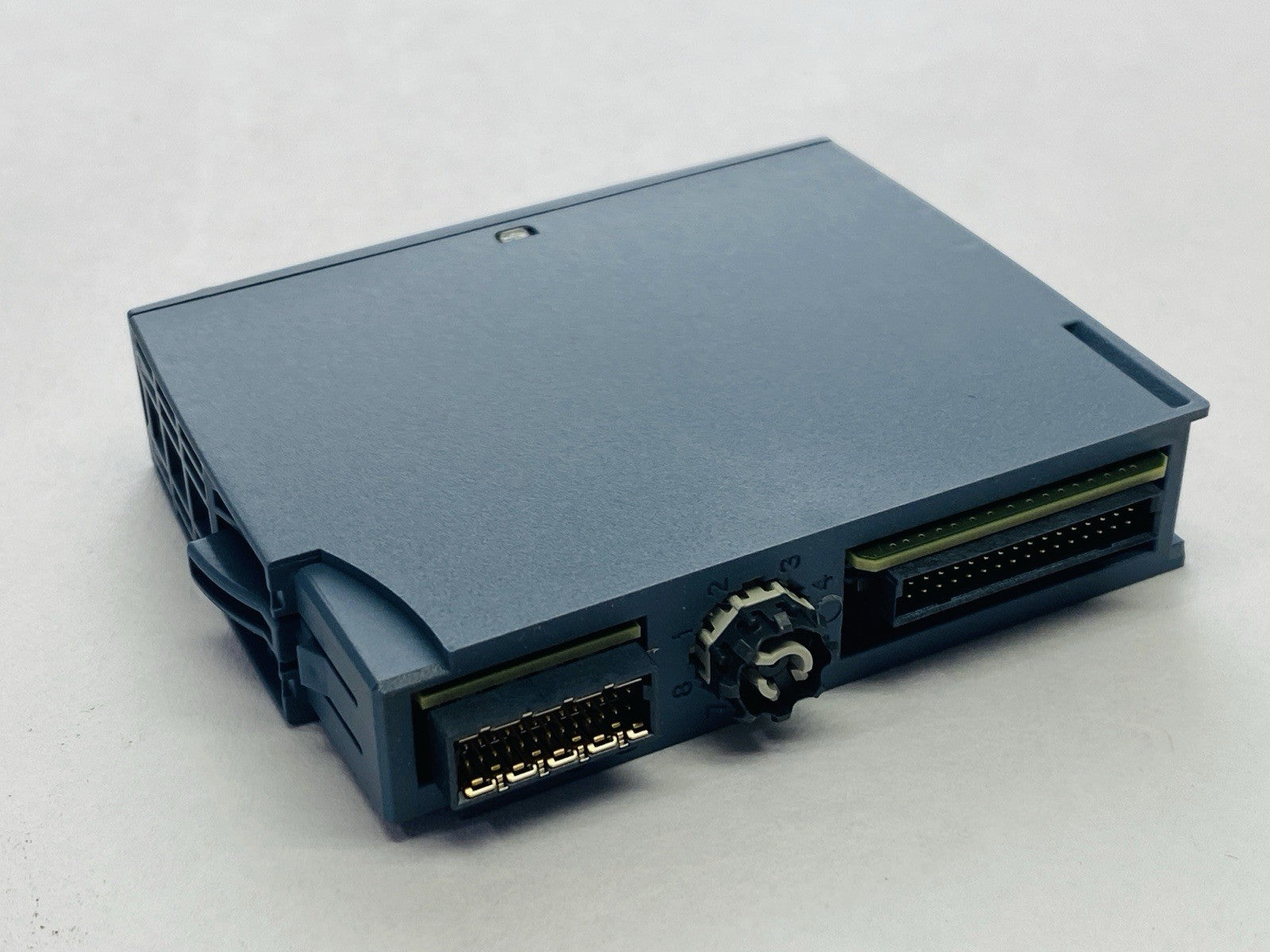 Siemens 6ES7132-6BH01-0BA0 SIMATIC ET 200SP Digital Output Module - Maverick Industrial Sales