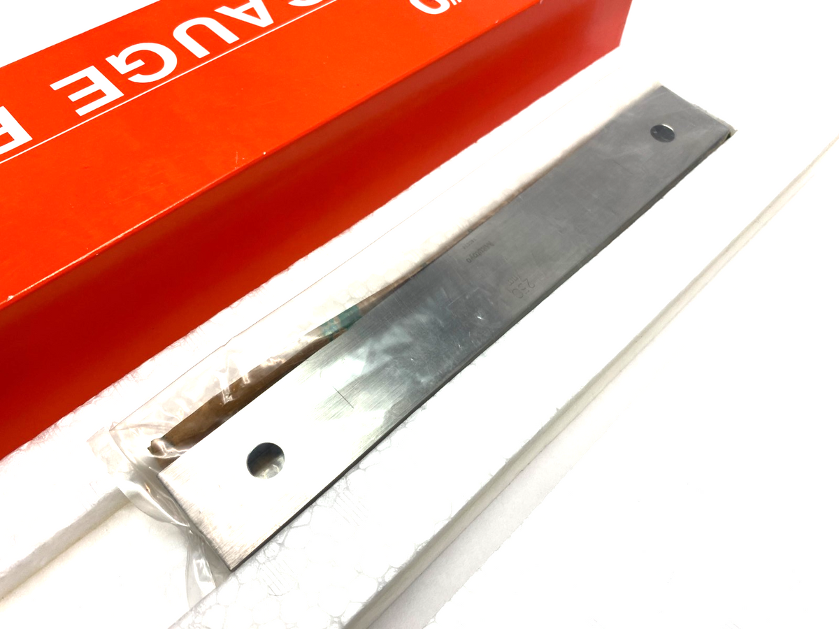 611805-516 | Mitutoyo Rectangular Gage Block 250mm ASMEK/YJ - New – Open box - Maverick Industrial Sales