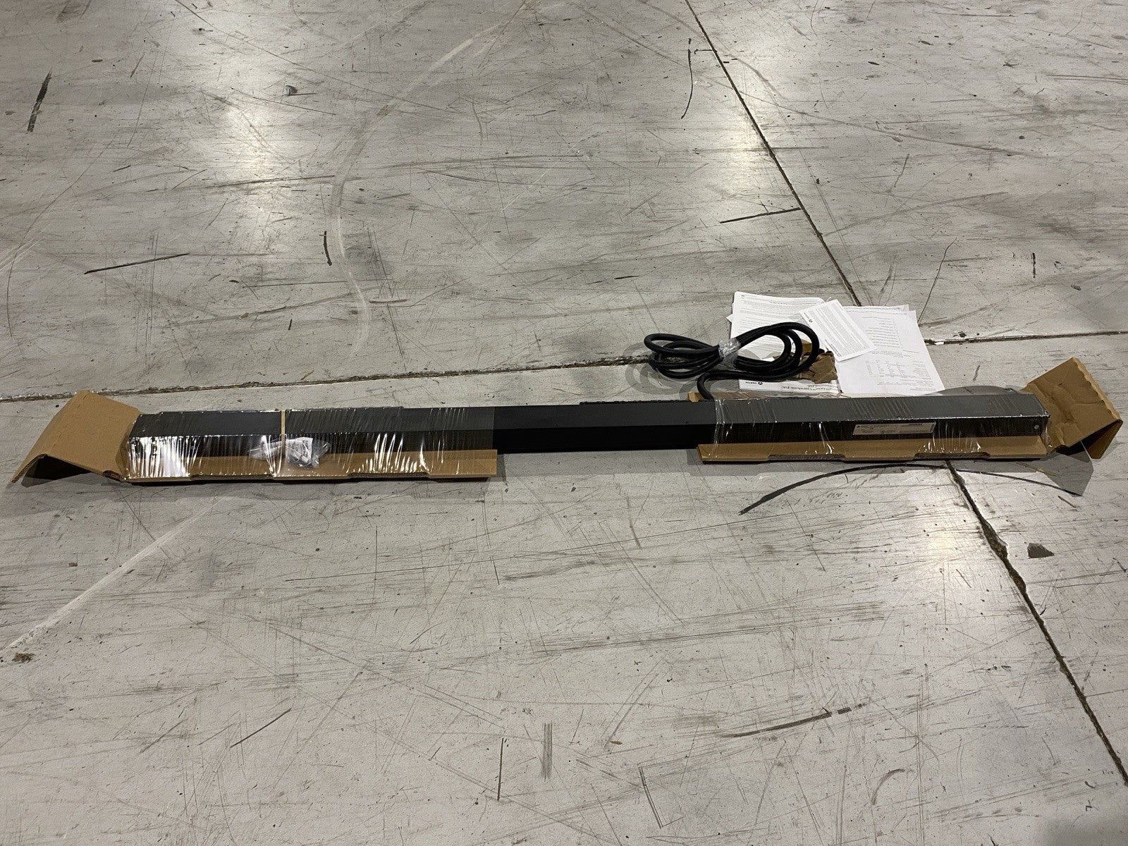 Vertiv Geist VP5N30AP rPDU Switched Unit Level Monitoring EC 30A 208V Vertical - Maverick Industrial Sales