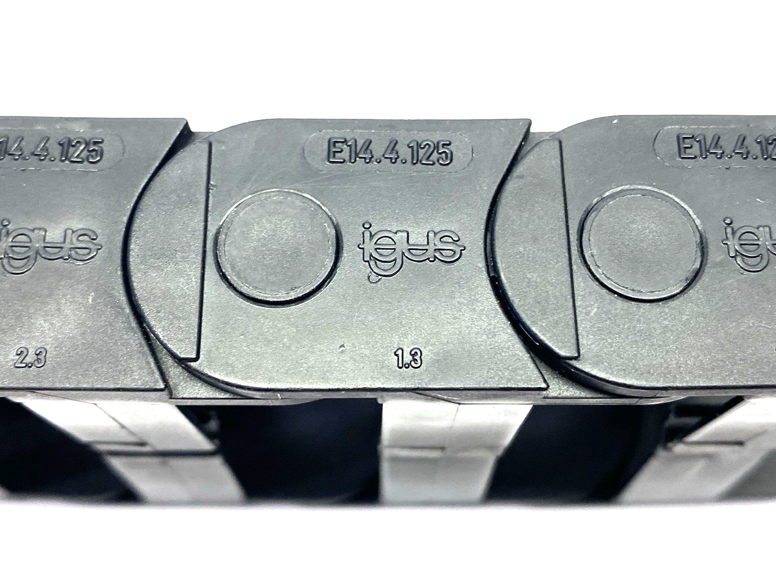 E14.4.125 | Igus Energy Chain Cable Carrier 33 Links NO MOUNTING BRACKETS - New – Open box - Maverick Industrial Sales