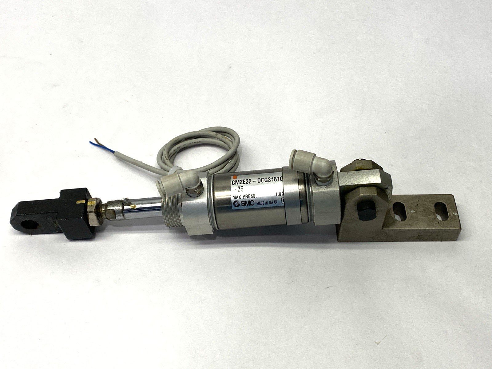 SMC CM2E32-DCG3181G-25 Pneumatic Cylinder Double Acting 32mm Bore 25mm Stroke - Maverick Industrial Sales