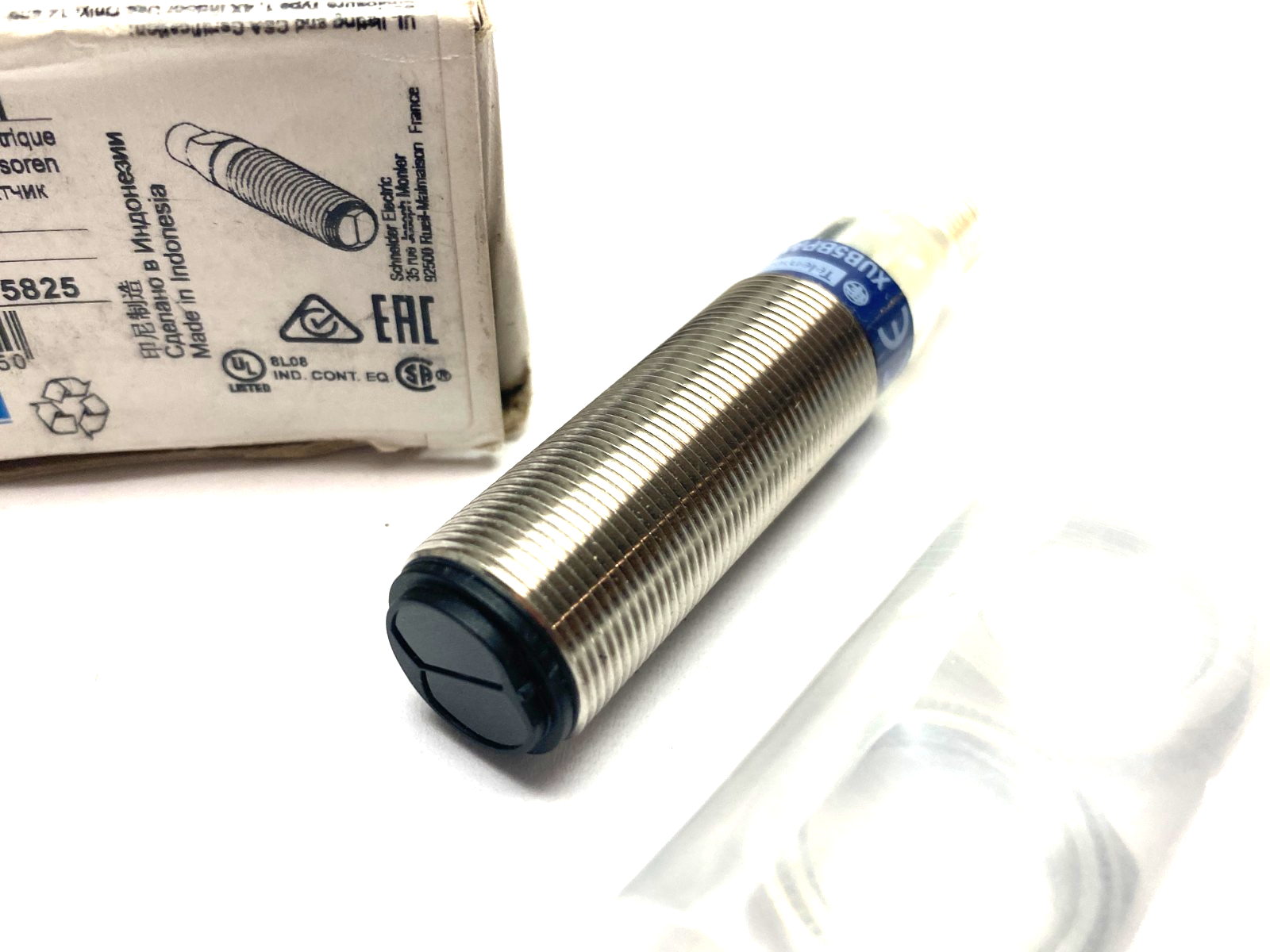 Telemecanique XUB5BPANM12 Photoelectric Proximity Sensor, XU, XUB, Diffuse - Maverick Industrial Sales