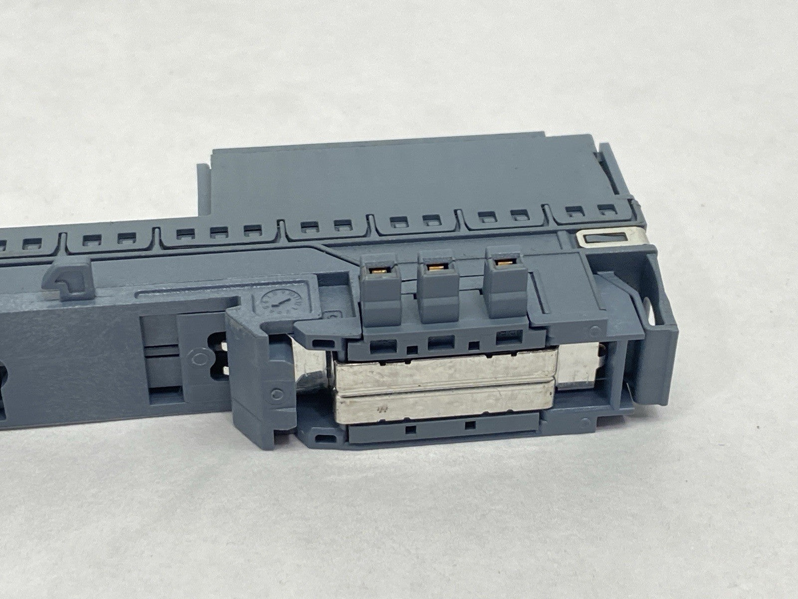 Siemens 6ES7193-6BP00-0BA0 SIMATIC ET 200SP Base Unit BU15-P16+A0+2B - Maverick Industrial Sales