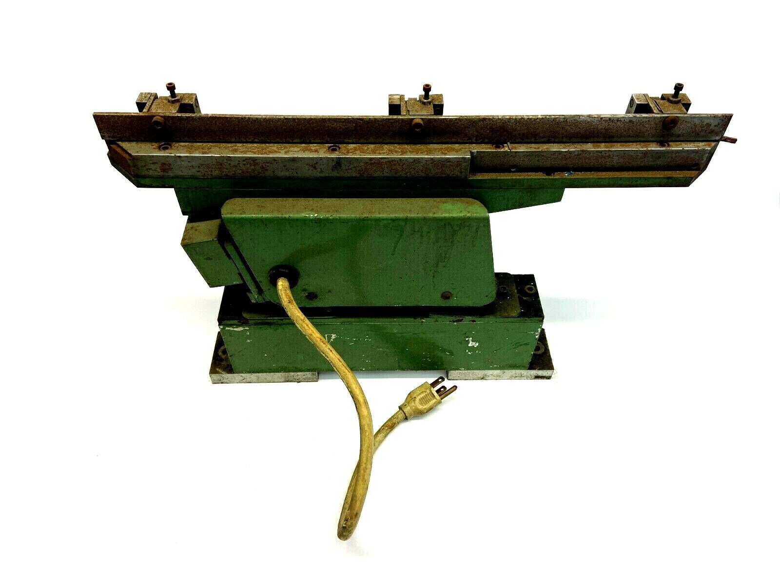 Service Engineering 20499 8/97 Vibratory Inline Feeder 17" 120V - Maverick Industrial Sales